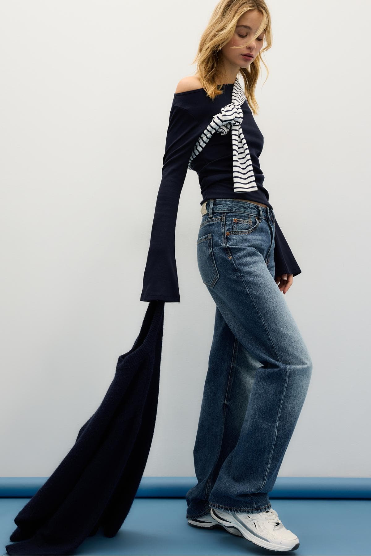 شلوار جین زنانه Stradivarius فیت راسته پاچه گشاد مدل D92 شلوار جین زنانه Stradivarius فیت راسته پاچه گشاد مدل D92