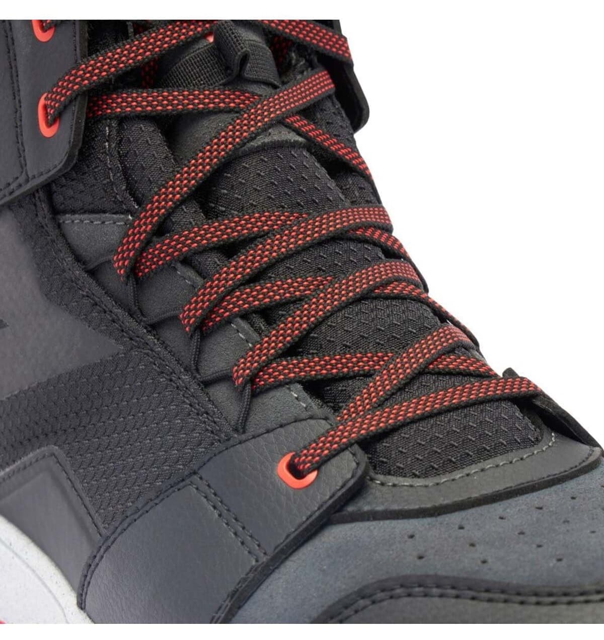 کفش Dainese مشکی سفید قرمز مدل Suburb D-WP کفش Dainese مشکی سفید قرمز مدل Suburb D-WP