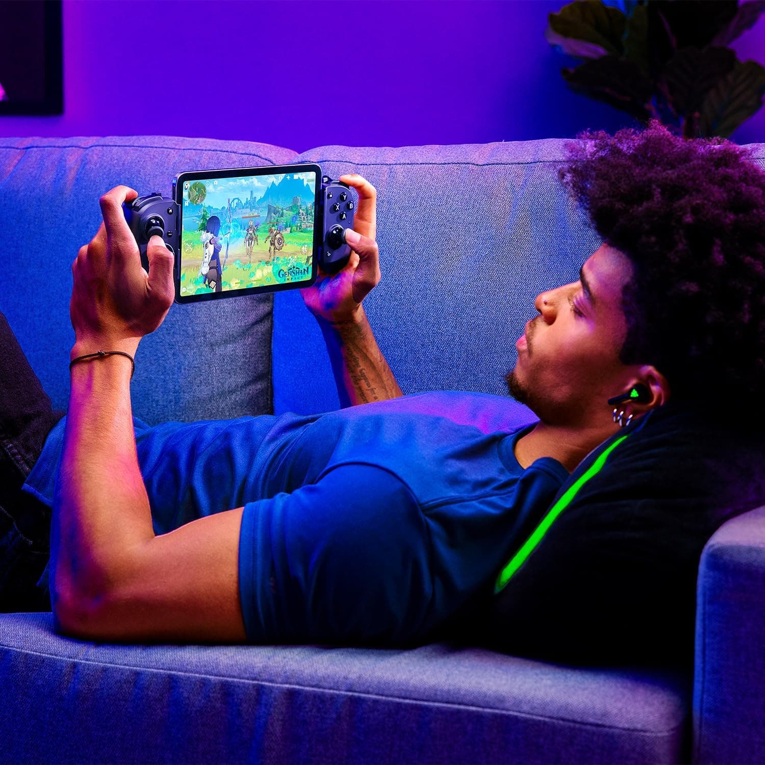 دسته بازی موبایل برای iPhone، گوشیهای هوشمند Android و تبلتهای 8 اینچی Razer Kishi V3 Pro، USB-C، جویاستیک ضدلغزش، مشکی دسته بازی موبایل برای iPhone، گوشیهای هوشمند Android و تبلتهای 8 اینچی Razer Kishi V3 Pro، USB-C، جویاستیک ضدلغزش، مشکی