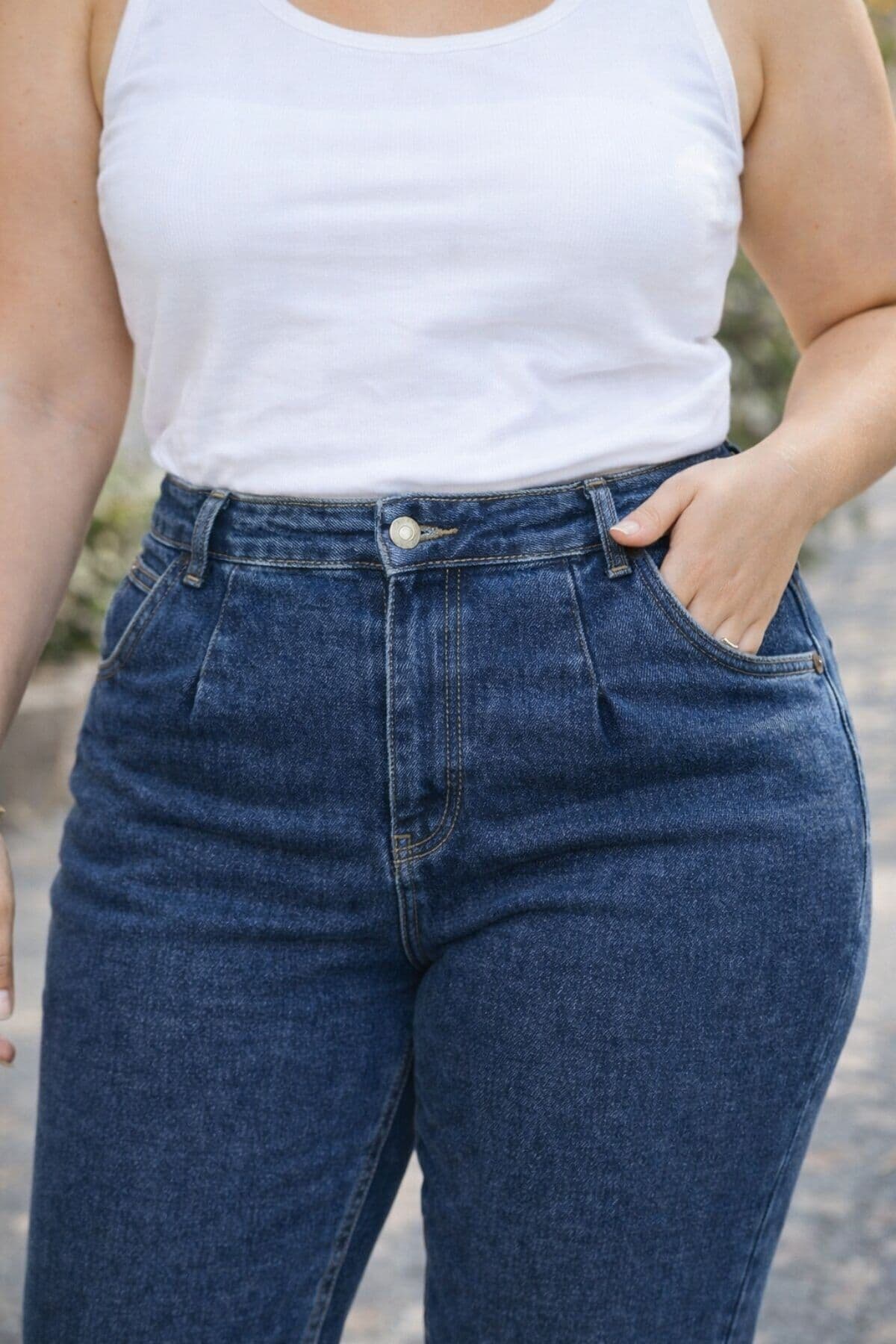 شلوار جین زنانه CEDY DENIM Mom Fit کمر بلند سایز بزرگ آبی مدل C600 شلوار جین زنانه CEDY DENIM Mom Fit کمر بلند سایز بزرگ آبی مدل C600