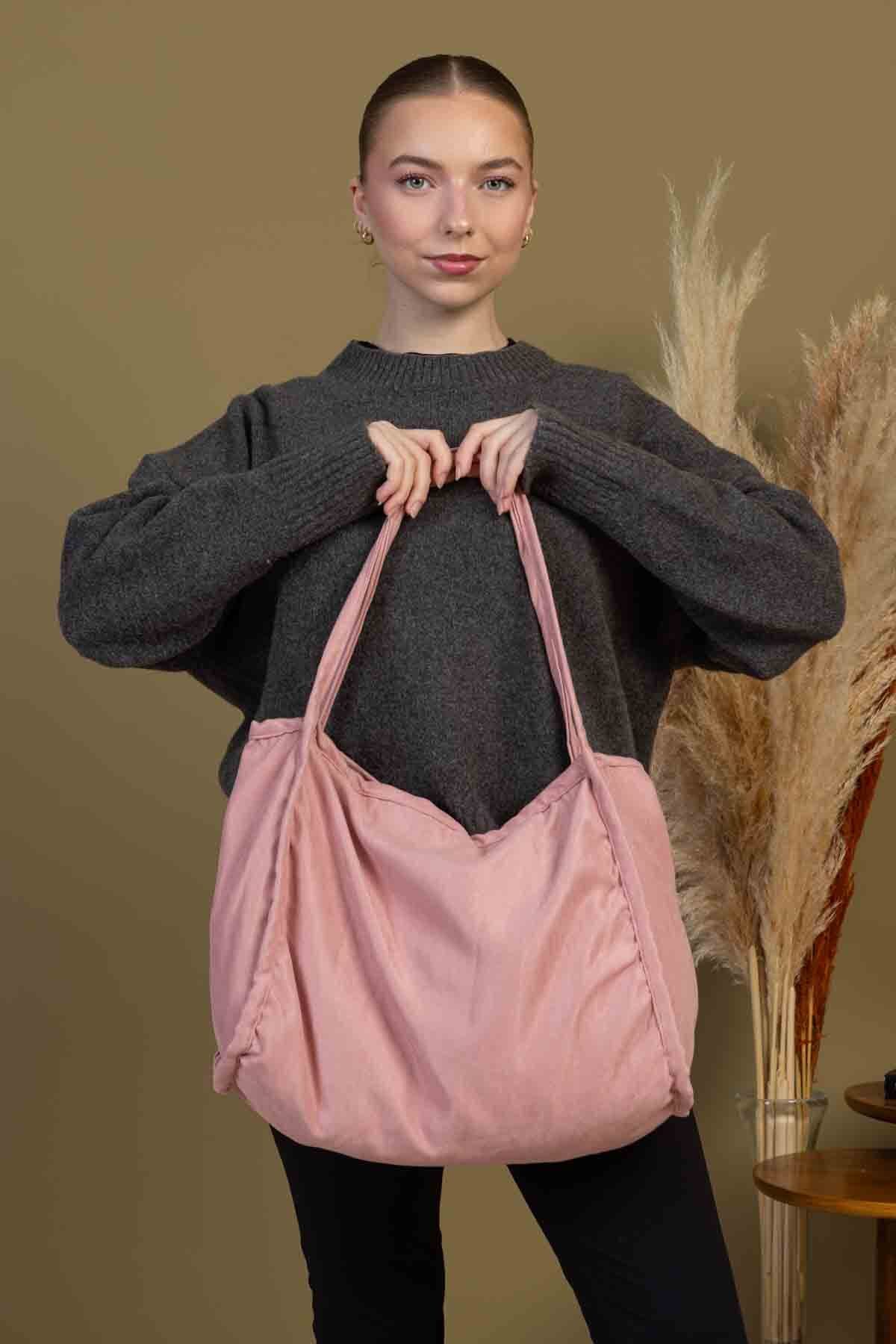 کیف مدرسهای زنانه fluffy زیپدار آستردار مدل Mute Bag Angelic 00s (32/36) کیف مدرسهای زنانه fluffy زیپدار آستردار مدل Mute Bag Angelic 00s (32/36)