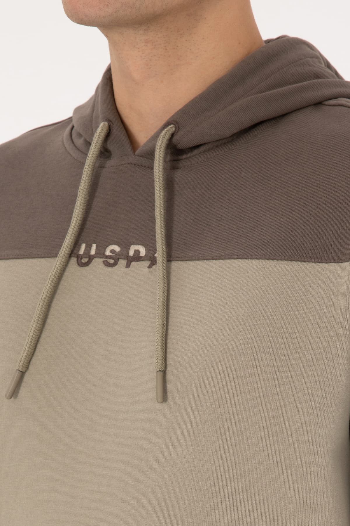 سوئیشرت مردانه U.S. Polo Assn. با کلاه فیت معمولی قهوهای روشن مدل 50315453-VR052 سوئیشرت مردانه U.S. Polo Assn. با کلاه فیت معمولی قهوهای روشن مدل 50315453-VR052