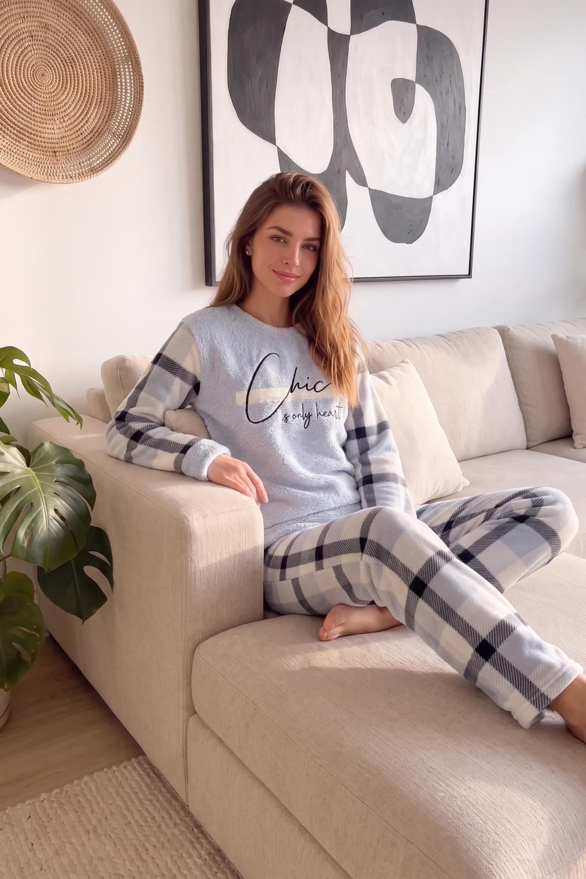 ست پیژامه زنانه Pijamaevi پلوش طرحدار آبی Deep Chic ست پیژامه زنانه Pijamaevi پلوش طرحدار آبی Deep Chic