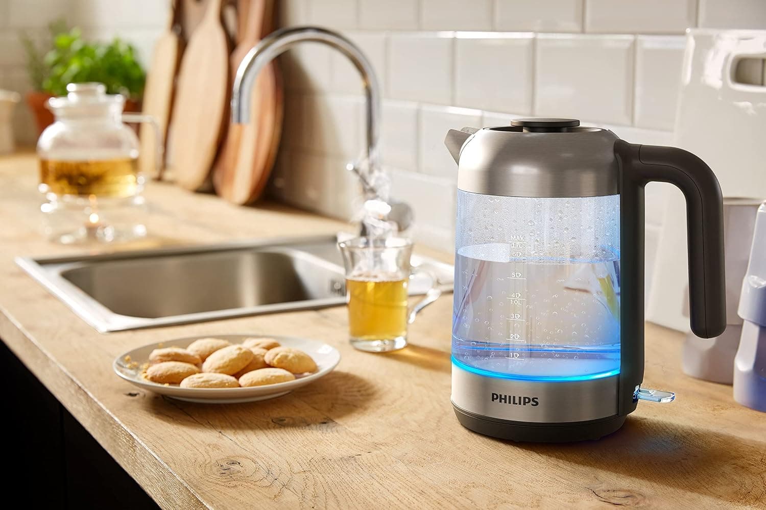 کتری برقی شیشهای PHILIPS سری 5000 مدل HD9339/81 مشکی 1.7L، 2200W کتری برقی شیشهای PHILIPS سری 5000 مدل HD9339/81 مشکی 1.7L، 2200W