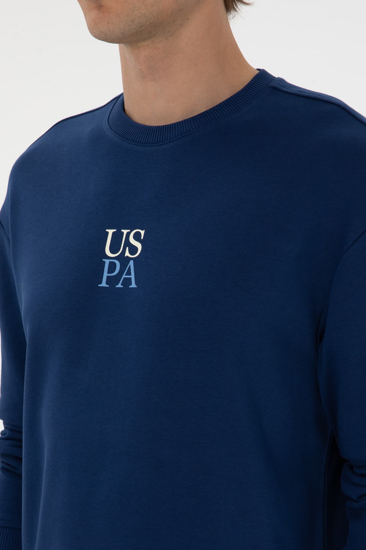 سویشرت مردانه U.S. Polo Assn. یقه گرد کامفورت فیت نیلی ساده مدل 50313760-VR028 سویشرت مردانه U.S. Polo Assn. یقه گرد کامفورت فیت نیلی ساده مدل 50313760-VR028