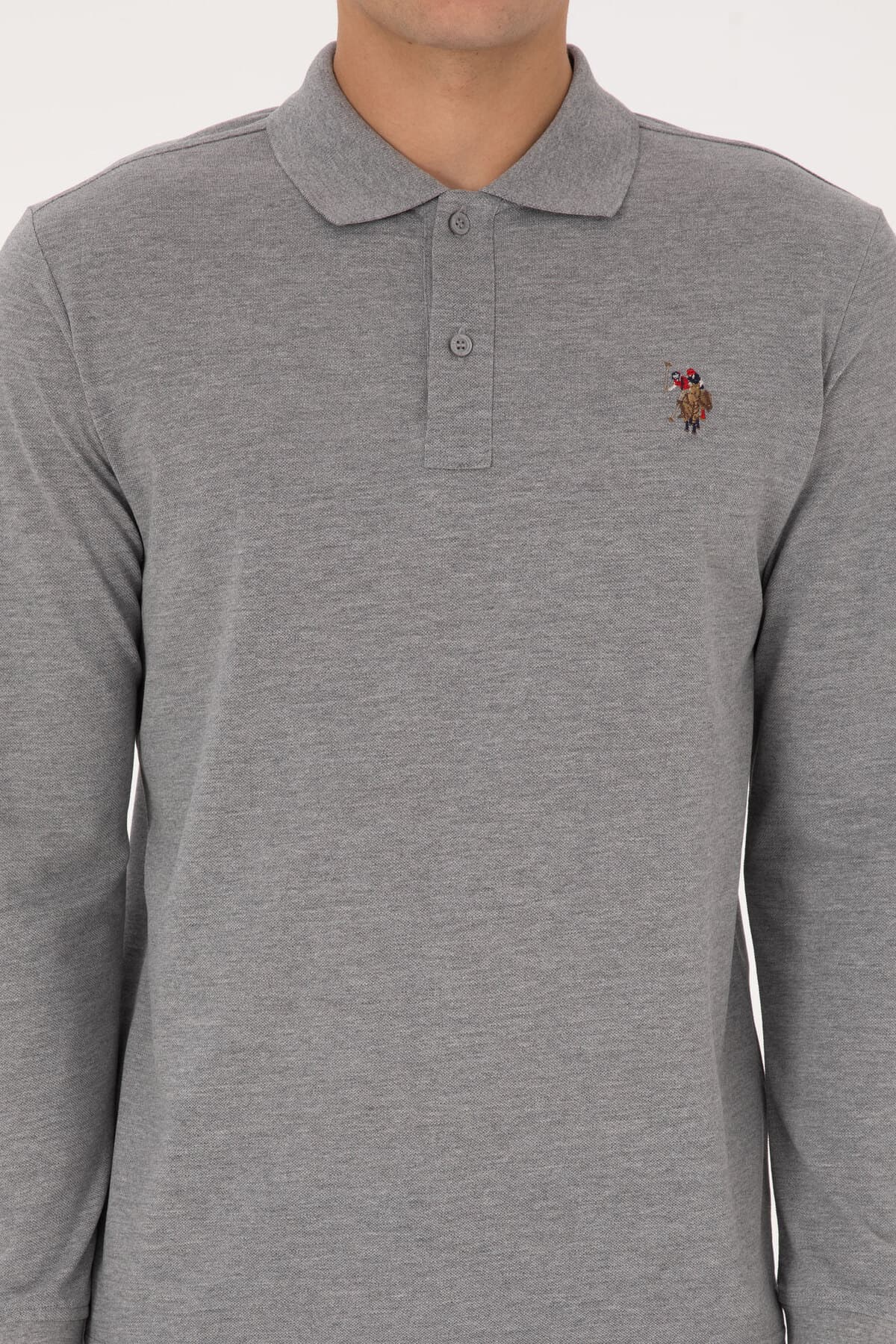 سوئیشرت مردانه U.S. Polo Assn. فیت معمولی یقه پولو خاکستری ملانژ مدل 50313772-VR086 سوئیشرت مردانه U.S. Polo Assn. فیت معمولی یقه پولو خاکستری ملانژ مدل 50313772-VR086