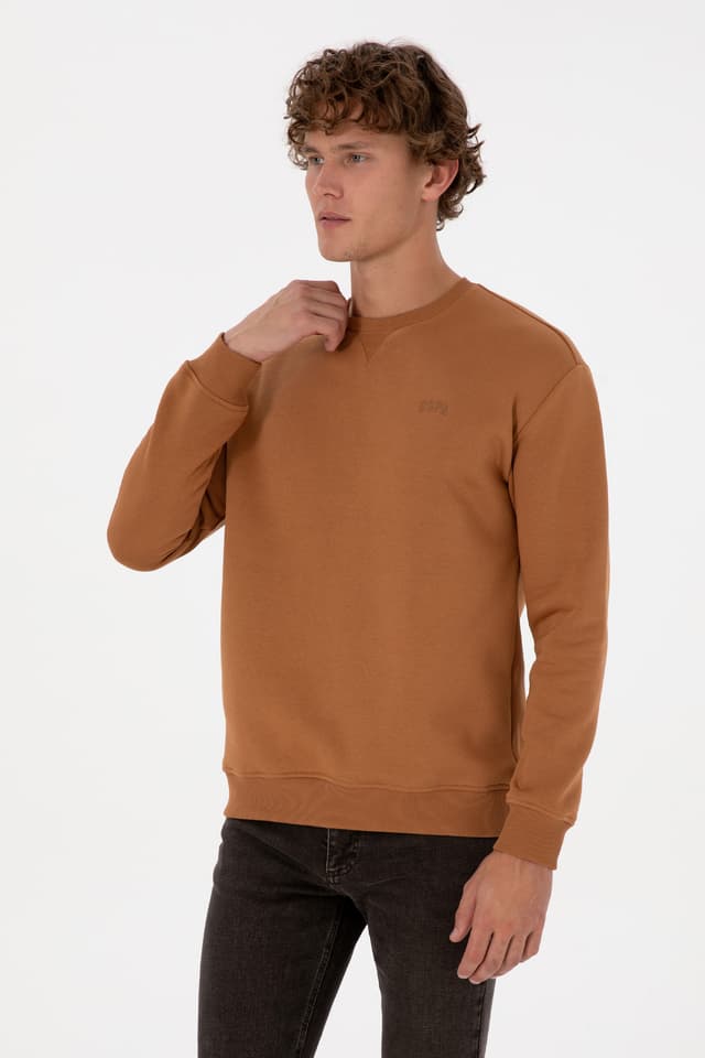 سویشرت مردانه U.S. Polo Assn. کامفورتفیت یقه گرد پرزدار شتری Basic مدل 50313757-VR233 سویشرت مردانه U.S. Polo Assn. کامفورتفیت یقه گرد پرزدار شتری Basic مدل 50313757-VR233