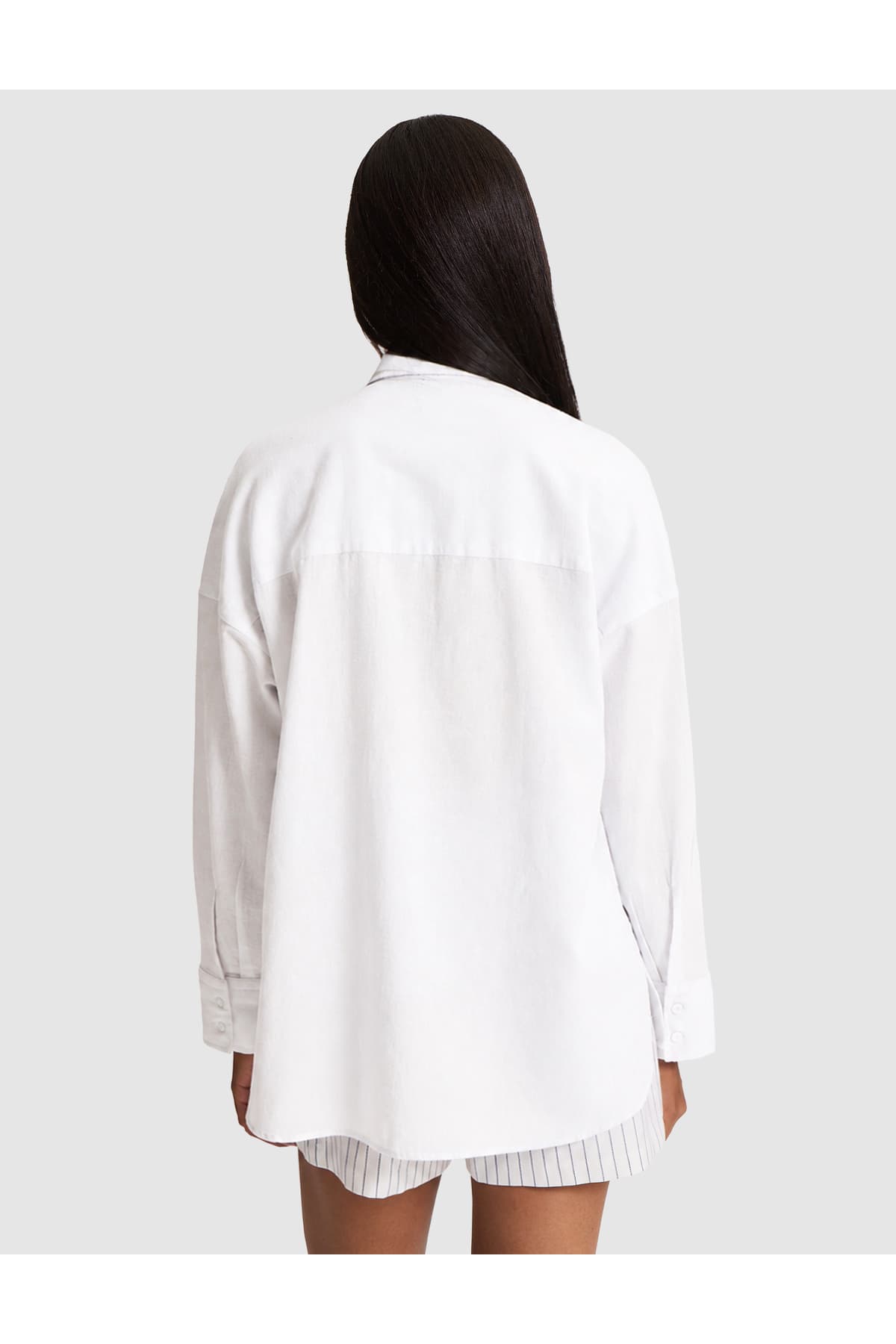 پیراهن سفید اورسایز Pierre Cardin با ترکیب کتان مدل 50328624-VR013 پیراهن سفید اورسایز Pierre Cardin با ترکیب کتان مدل 50328624-VR013