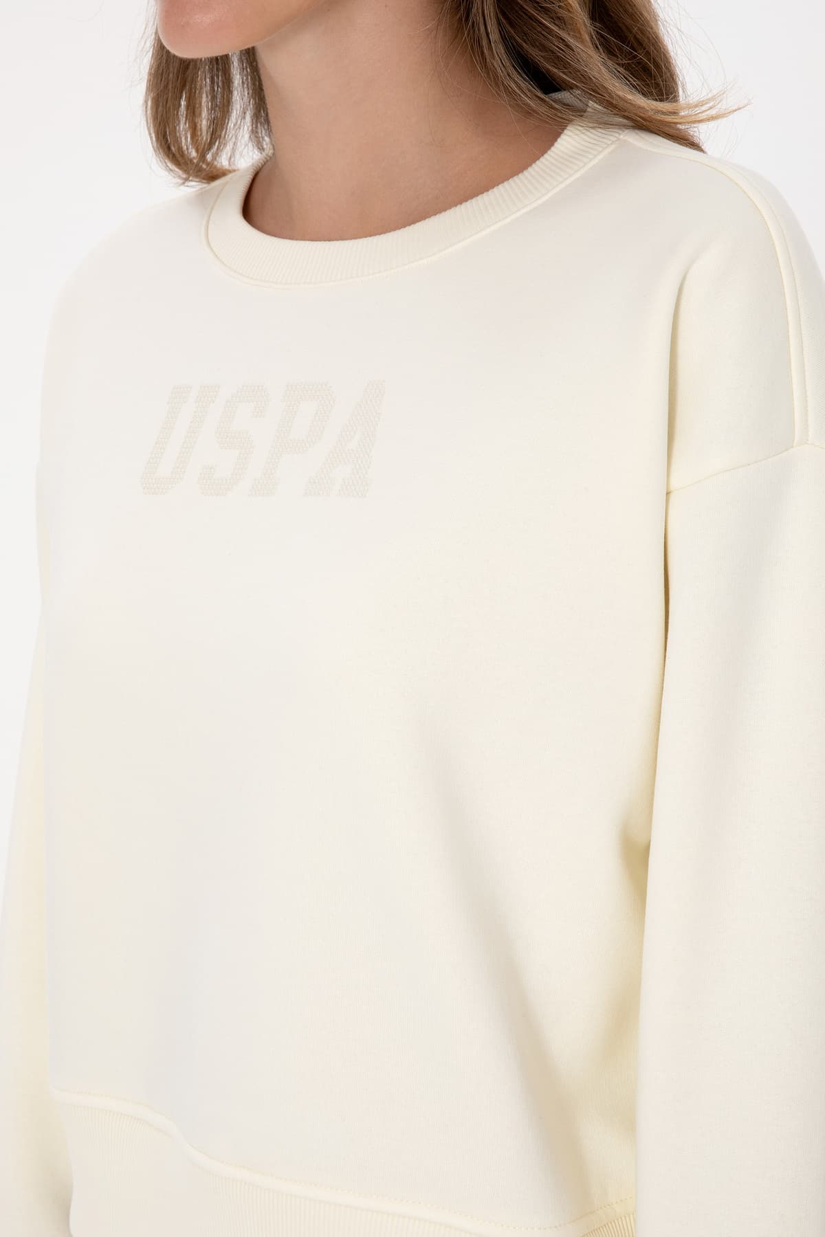 سوئیشرت زنانه U.S. Polo Assn. کرم یقه گرد Basic مدل 50307752-VR256 سوئیشرت زنانه U.S. Polo Assn. کرم یقه گرد Basic مدل 50307752-VR256