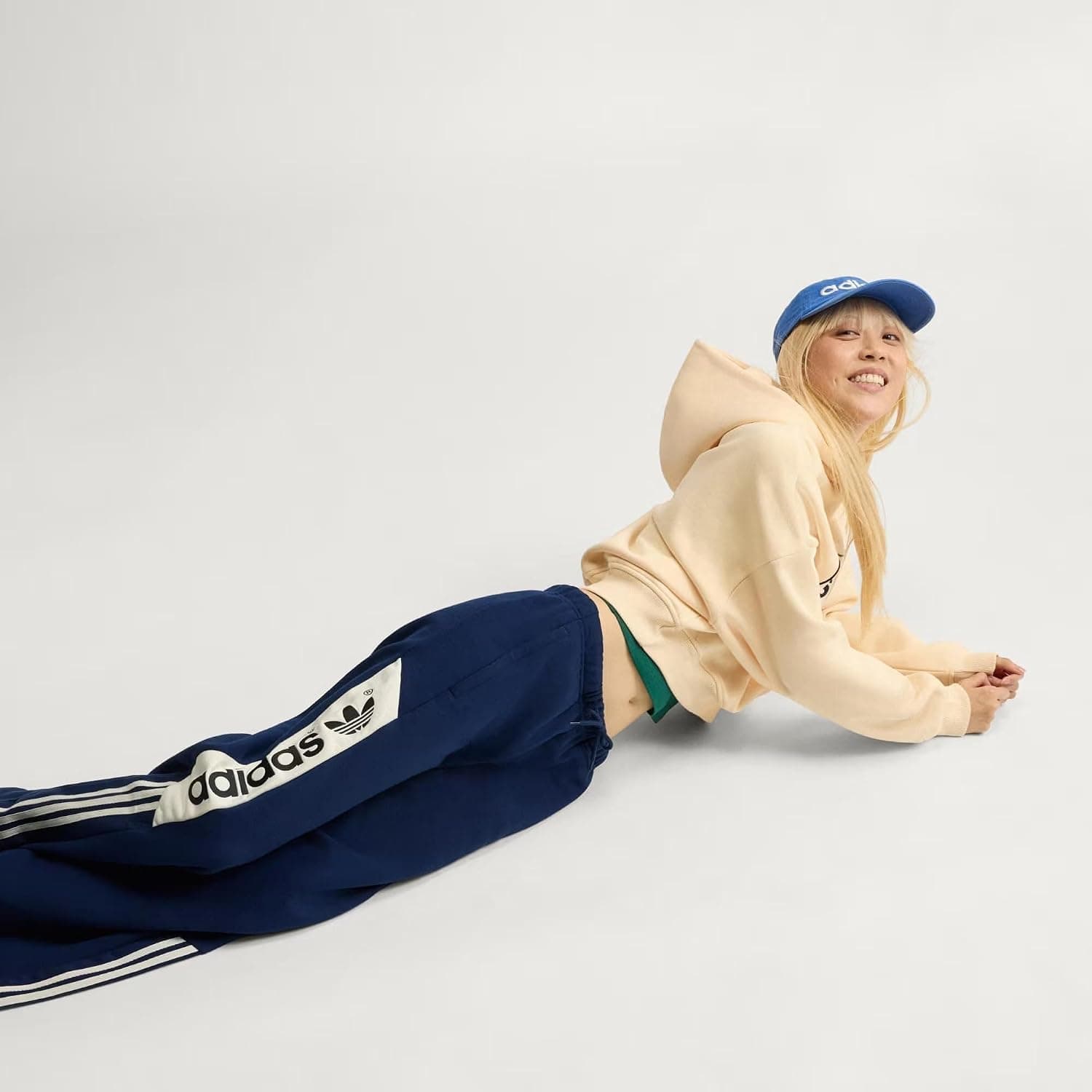 شلوار گرمکن زنانه adidas مدل adisignature NY Wide Leg شلوار گرمکن زنانه adidas مدل adisignature NY Wide Leg