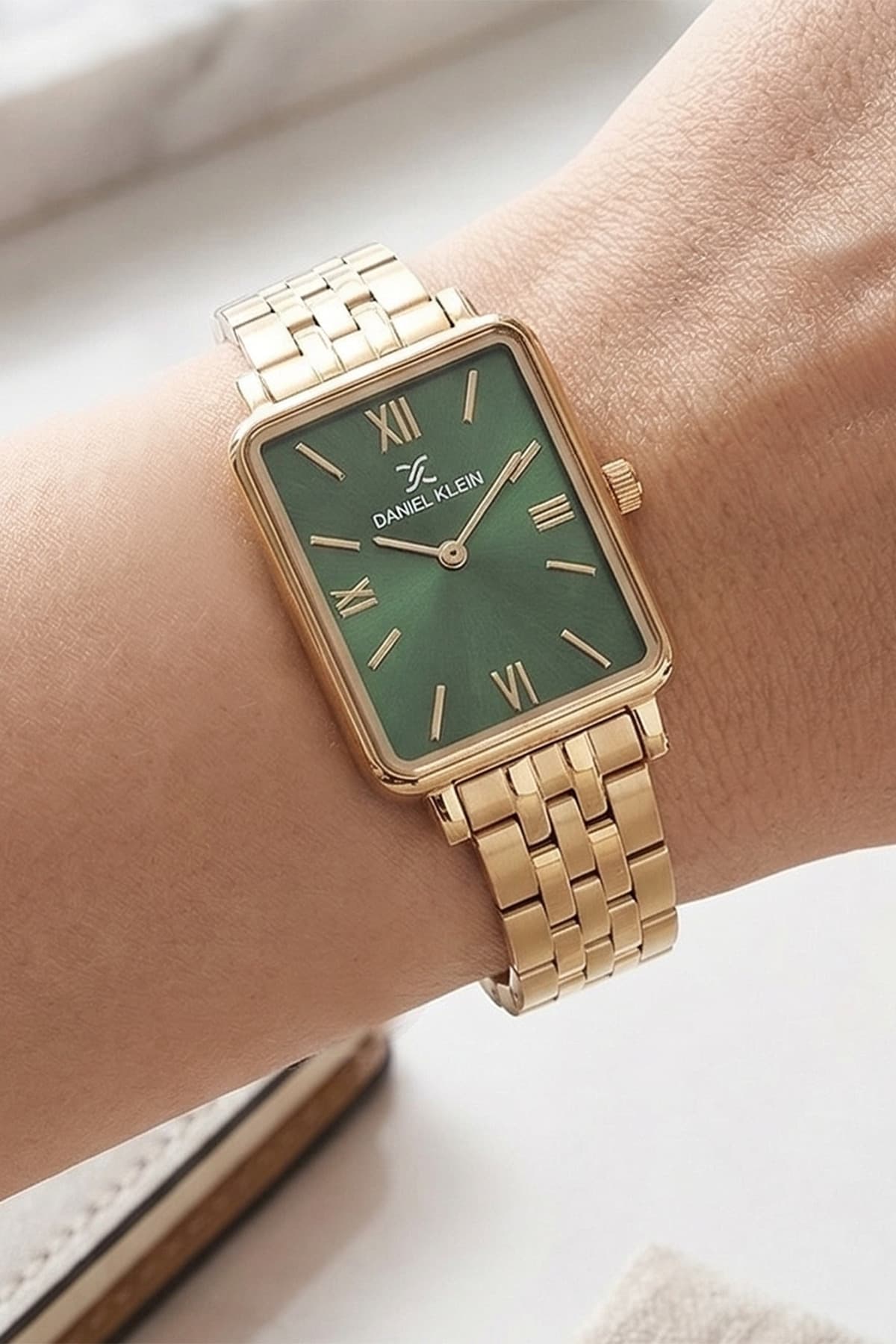 ساعت مچی زنانه Daniel Klein با بند فلزی طلایی و صفحه سفید ساعت مچی زنانه Daniel Klein با بند فلزی طلایی و صفحه سفید