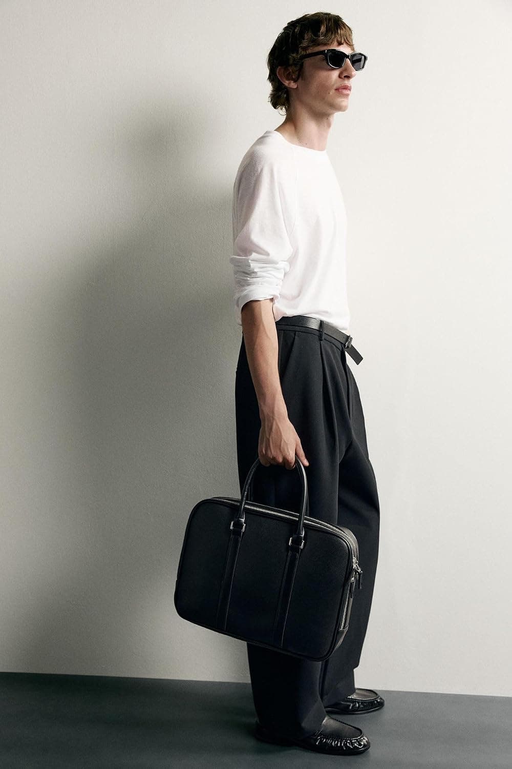 کیف اسناد Zara با جزئیات بافتدار کیف اسناد Zara با جزئیات بافتدار