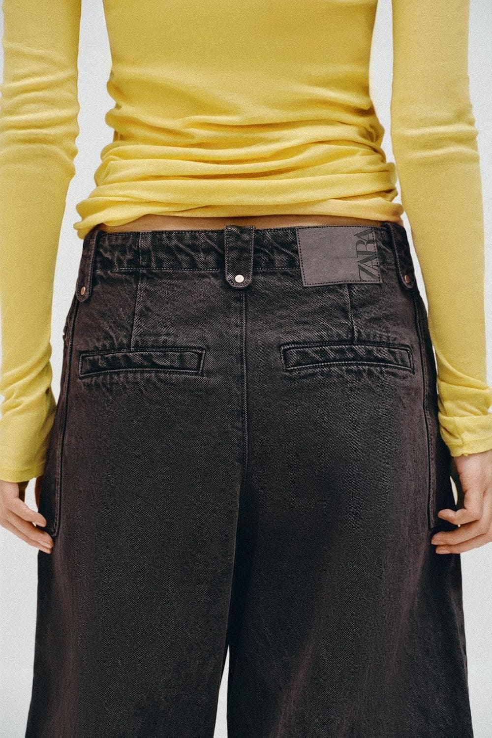 شلوار جین زنانه Zara بارل کارگو کمر متوسط قهوهای سایز 32 مدل Z1975 شلوار جین زنانه Zara بارل کارگو کمر متوسط قهوهای سایز 32 مدل Z1975