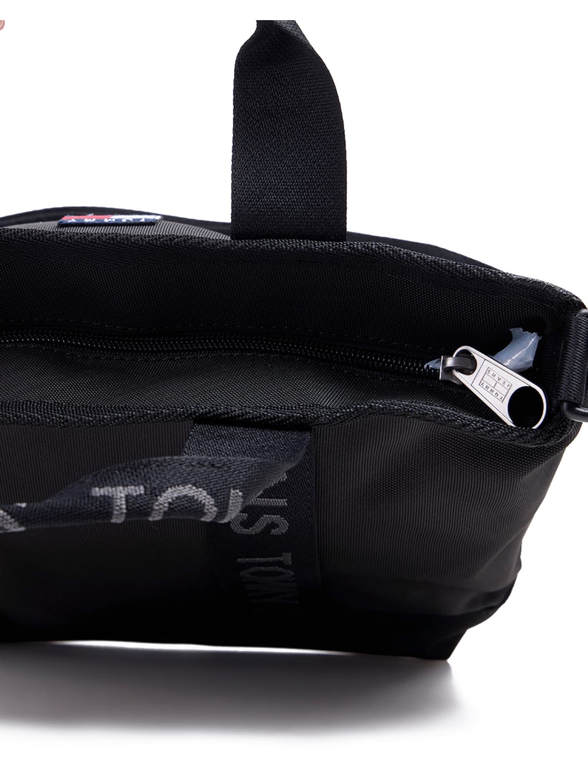 کیف دوشی زنانه Tommy Hilfiger مشکی مدل TJW DAILY MINI TOTE کیف دوشی زنانه Tommy Hilfiger مشکی مدل TJW DAILY MINI TOTE