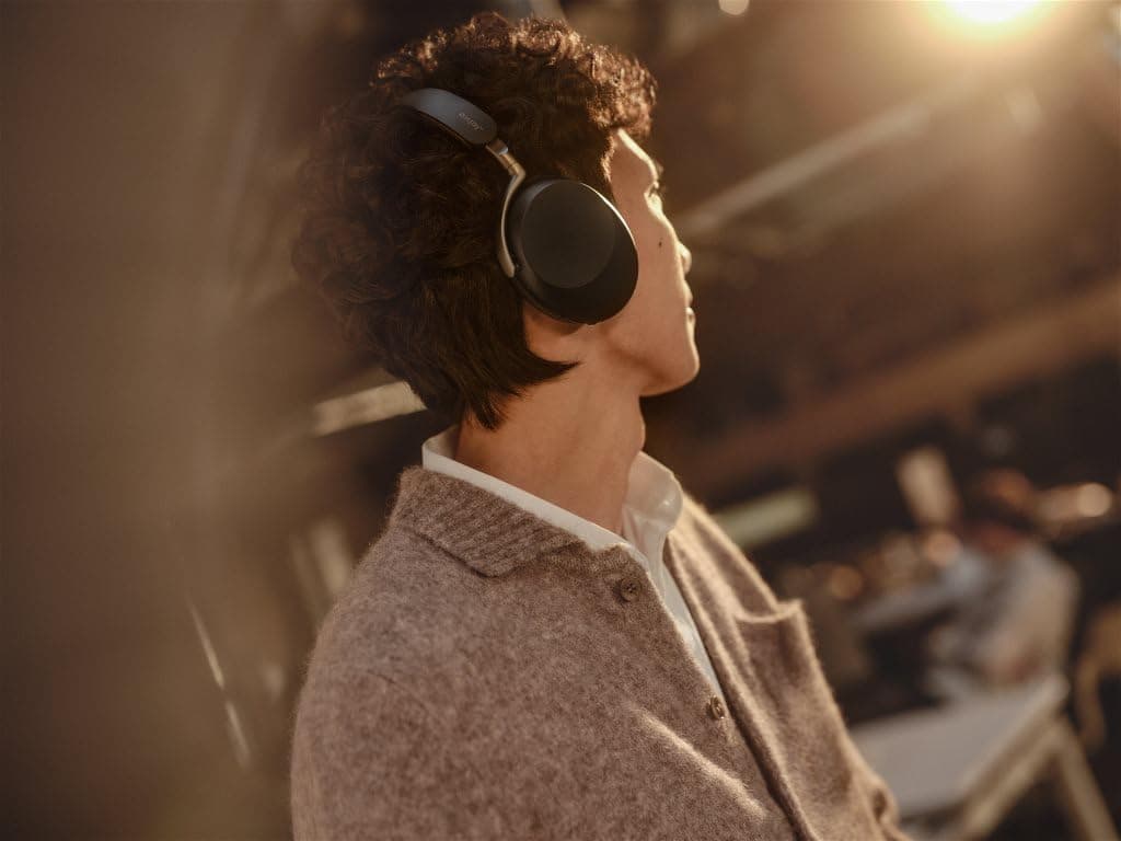 هدست بیسیم Jabra مدل Evolve3 85 همراه Link 390c مشکی با حذف نویز فعال هدست بیسیم Jabra مدل Evolve3 85 همراه Link 390c مشکی با حذف نویز فعال