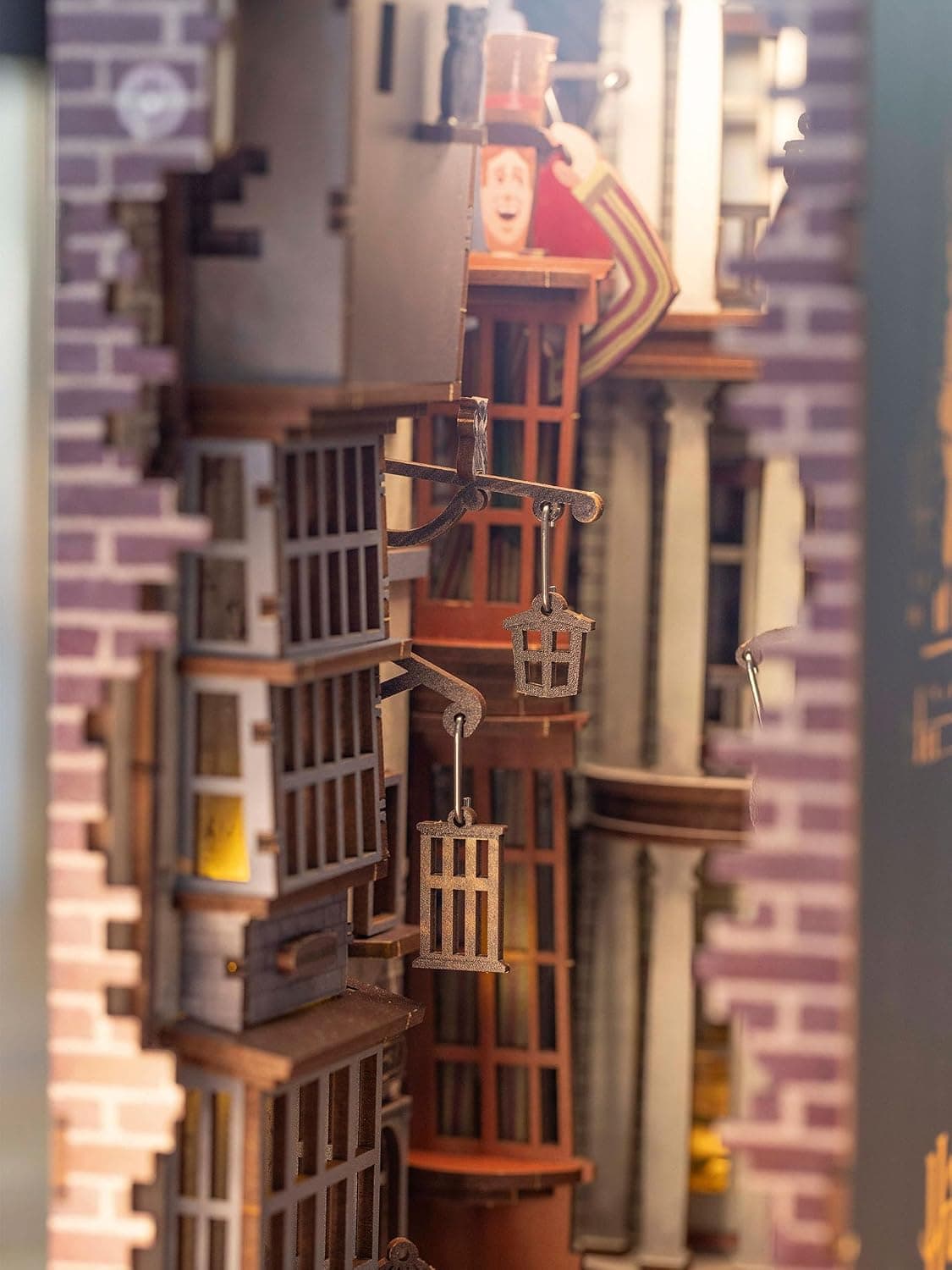 کیت ماکت سهبعدی جاکتابی چوبی Revell مدل Tiny Adventures I Diagon Alley Harry Potter کیت ماکت سهبعدی جاکتابی چوبی Revell مدل Tiny Adventures I Diagon Alley Harry Potter
