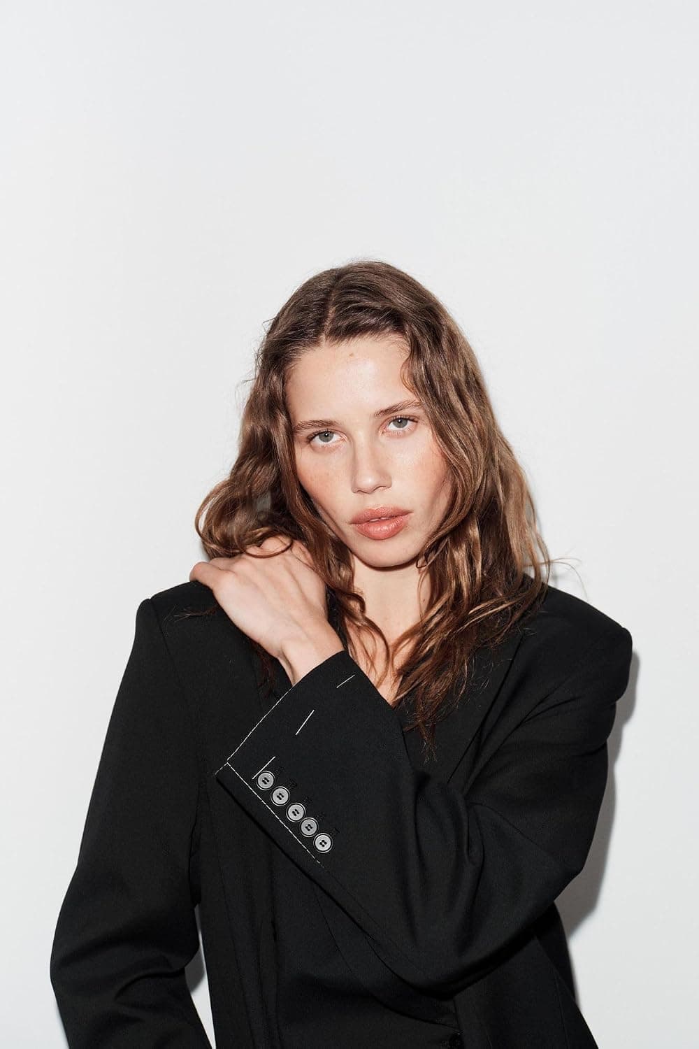 بلیزر مردانه Zara اورسایز با دوخت روی مشکی سایز XS-S بلیزر مردانه Zara اورسایز با دوخت روی مشکی سایز XS-S