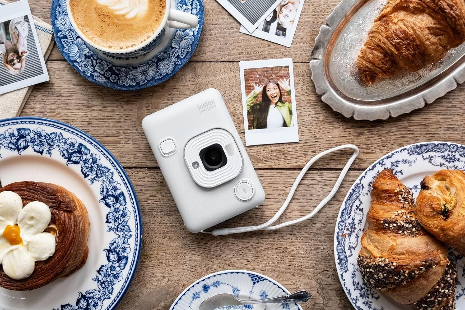 دوربین چاپ فوری instax Mini LiPlay سفید مهآلود دوربین چاپ فوری instax Mini LiPlay سفید مهآلود