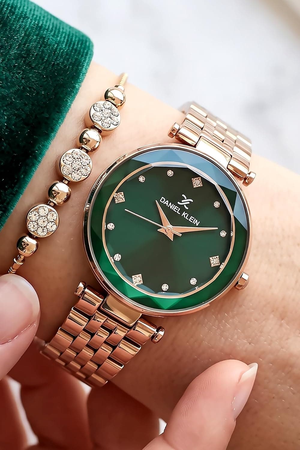 ساعت مچی زنانه Daniel Klein ضدآب شیشه برشخورده فولادی رز مدل Dkby2050C6 ساعت مچی زنانه Daniel Klein ضدآب شیشه برشخورده فولادی رز مدل Dkby2050C6