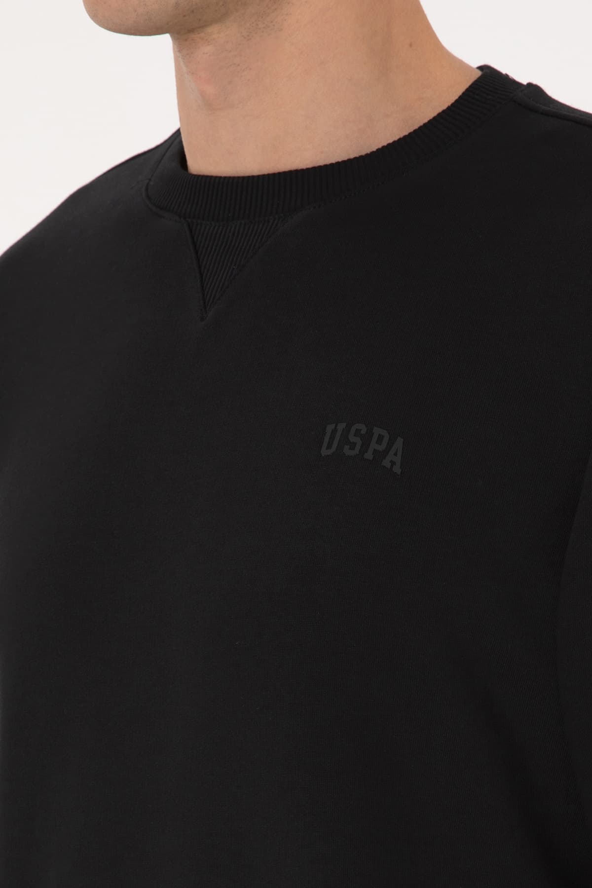 سوئیشرت مردانه U.S. Polo Assn. کامفورت فیت یقه گرد شاردونی مشکی بیسیک مدل 50313757-VR046 سوئیشرت مردانه U.S. Polo Assn. کامفورت فیت یقه گرد شاردونی مشکی بیسیک مدل 50313757-VR046