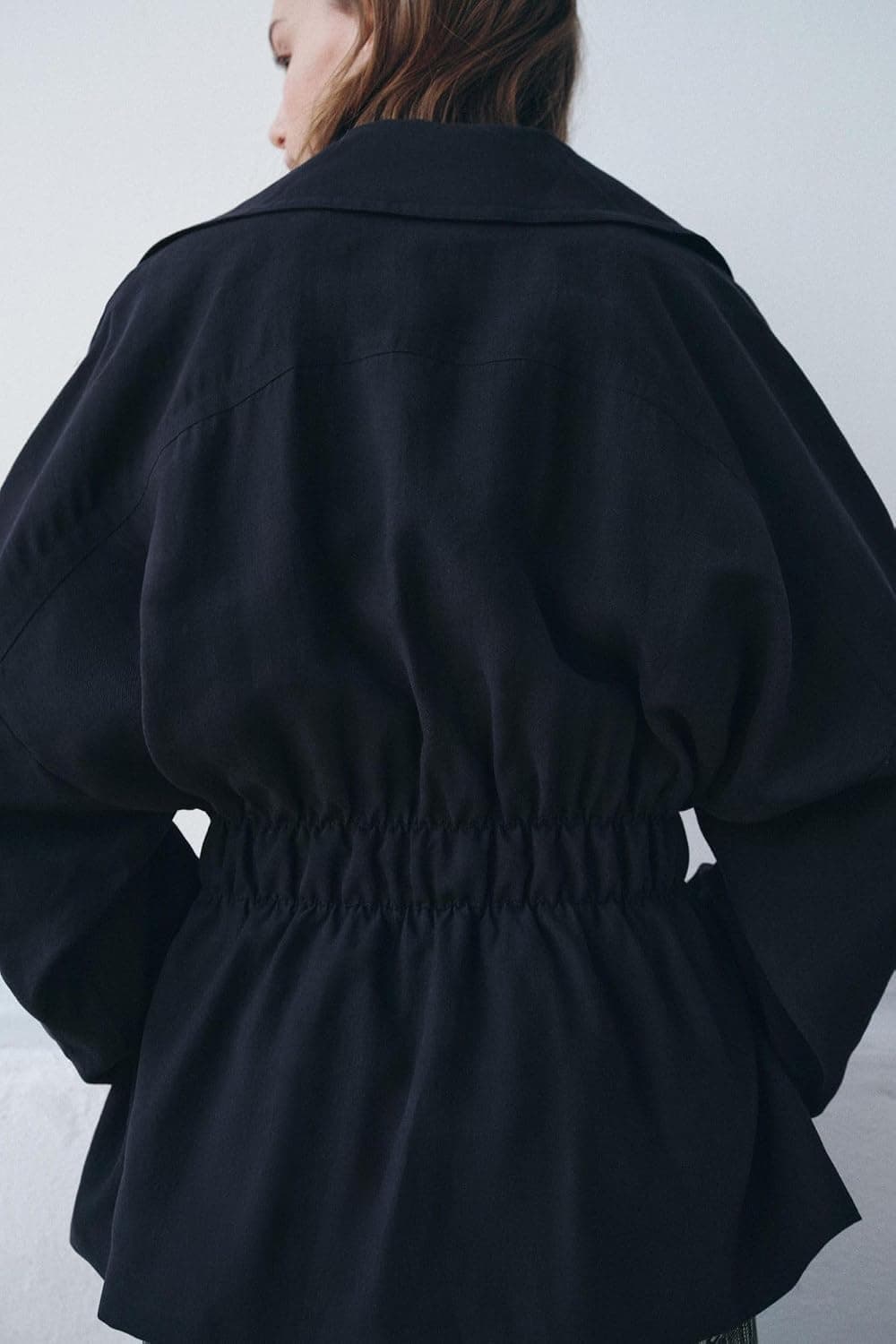 ترنچ کت زنانه Zara کوتاه ریزشی سرمهای مدل W.blazer ZW Collection ترنچ کت زنانه Zara کوتاه ریزشی سرمهای مدل W.blazer ZW Collection