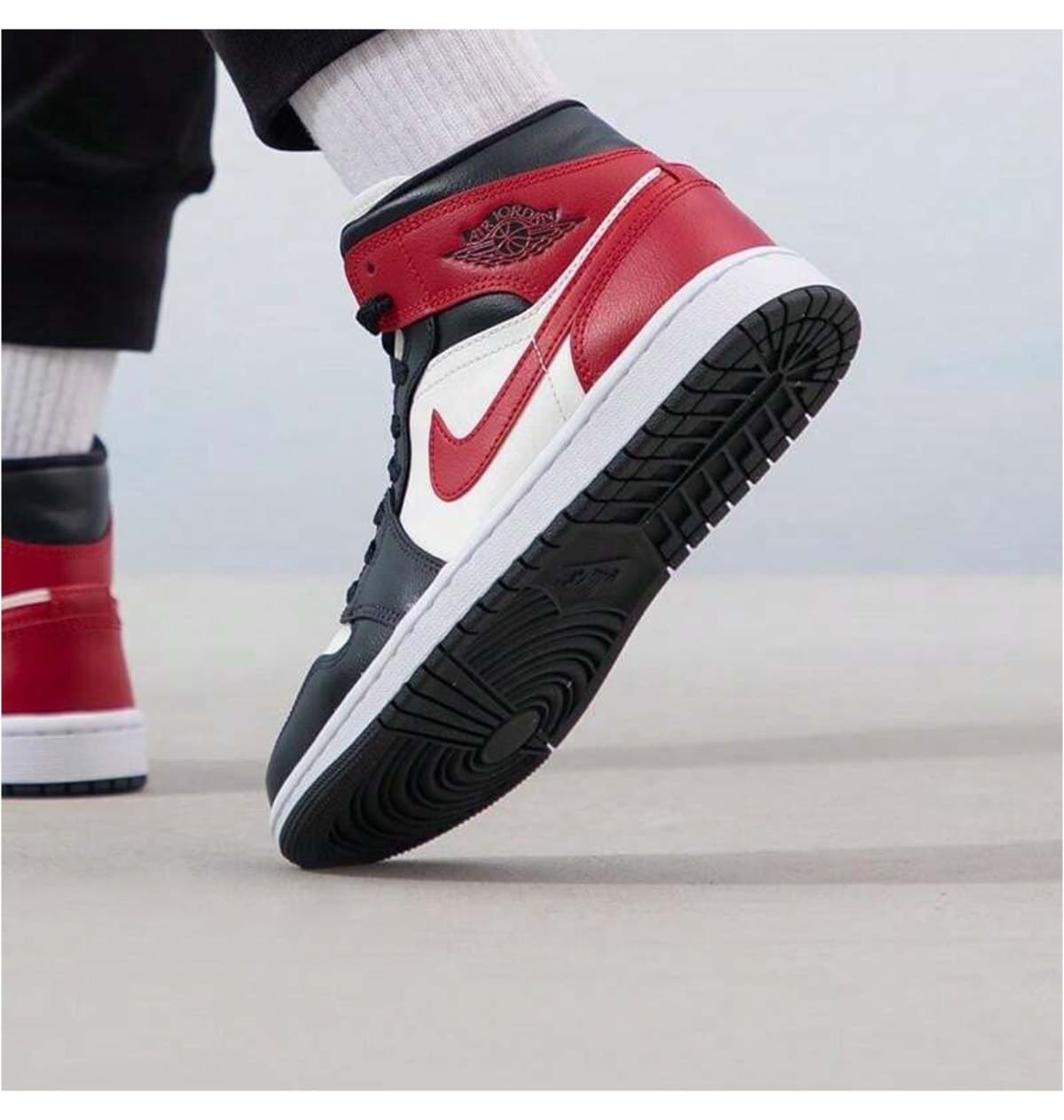 کفش ورزشی Nike Air Jordan 1 Mid Bred Toe (W) کفش ورزشی Nike Air Jordan 1 Mid Bred Toe (W)