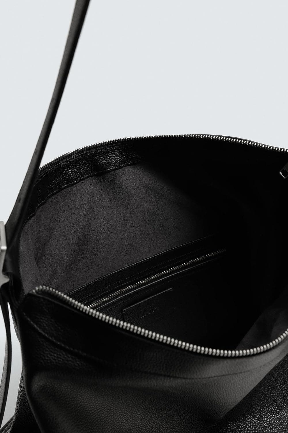 کیف Tote چرمی زنانه ZARA مشکی سایز استاندارد کیف Tote چرمی زنانه ZARA مشکی سایز استاندارد