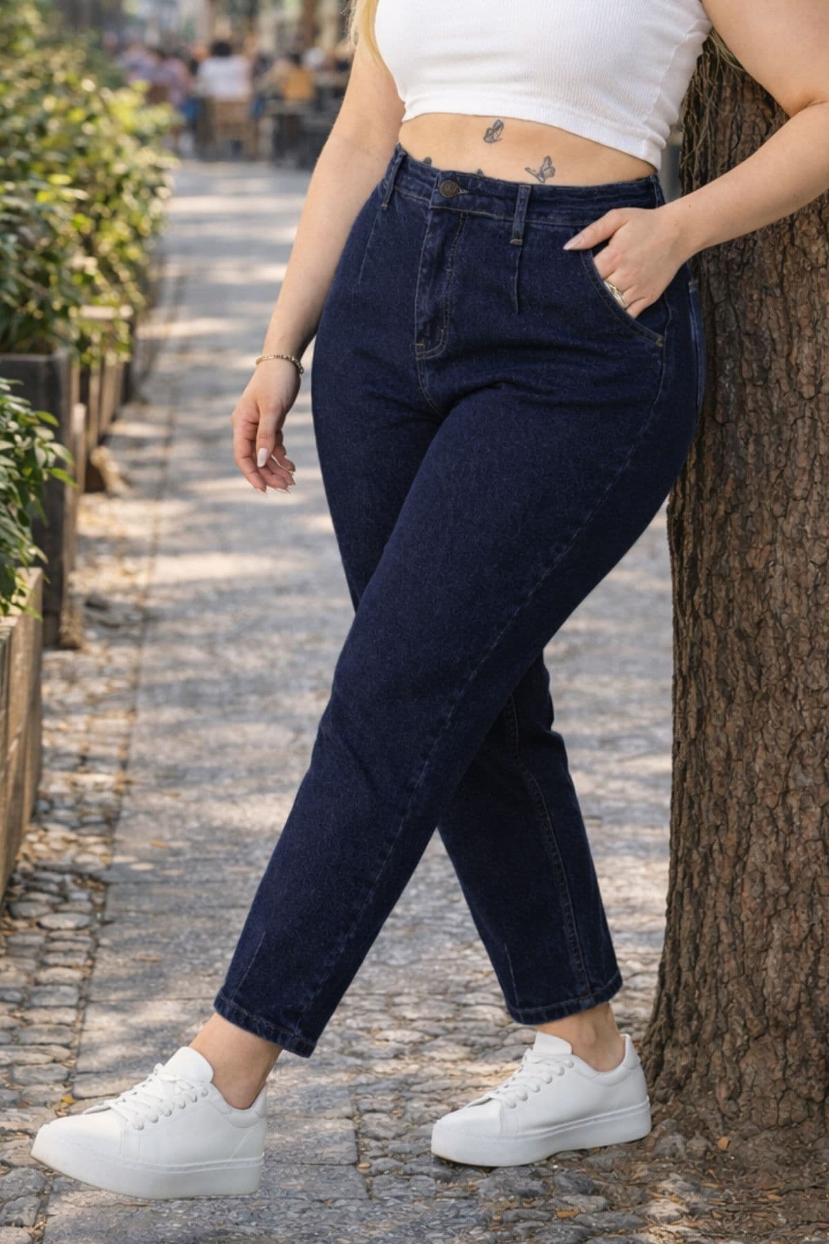 شلوار جین سایز بزرگ CEDY DENIM مامفیت کمر بلند با برش هویجی، دمپا تنگ، پیلیدار و کشی مدل C600 سرمهای شلوار جین سایز بزرگ CEDY DENIM مامفیت کمر بلند با برش هویجی، دمپا تنگ، پیلیدار و کشی مدل C600 سرمهای