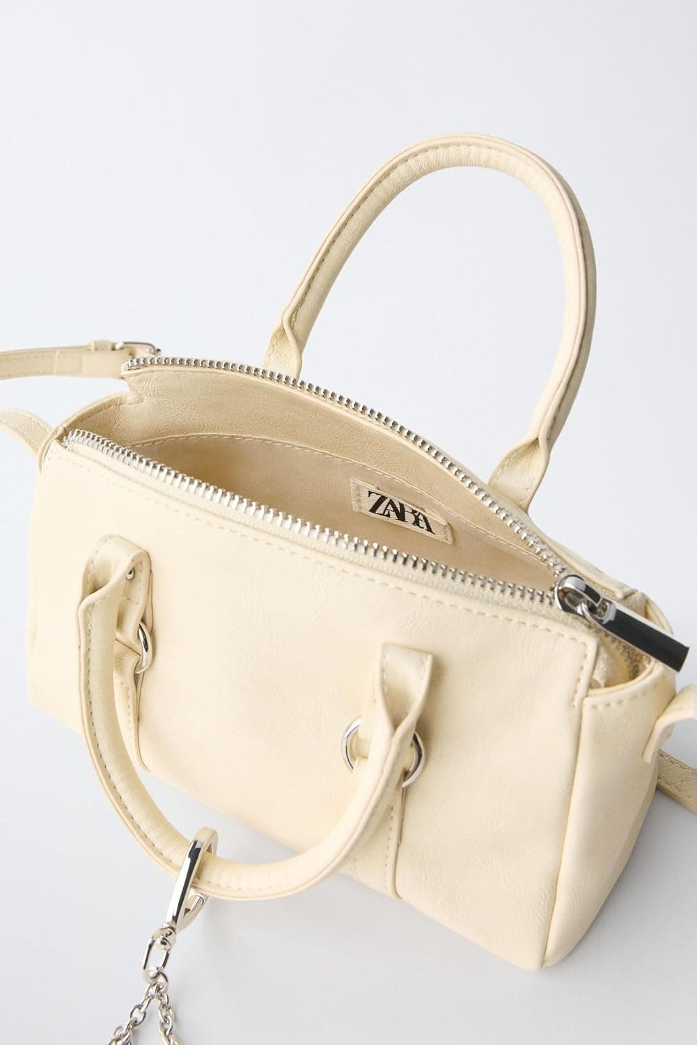 کیف دخترانه Zara با آویز تزئینی و بند ضربدری کیف دخترانه Zara با آویز تزئینی و بند ضربدری