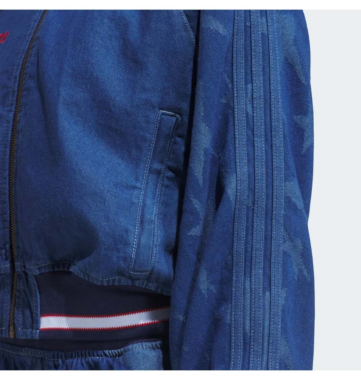 ژاکت زنانه adidas از جین با طرح گرافیکی مدل SST Varsity Bomber ژاکت زنانه adidas از جین با طرح گرافیکی مدل SST Varsity Bomber
