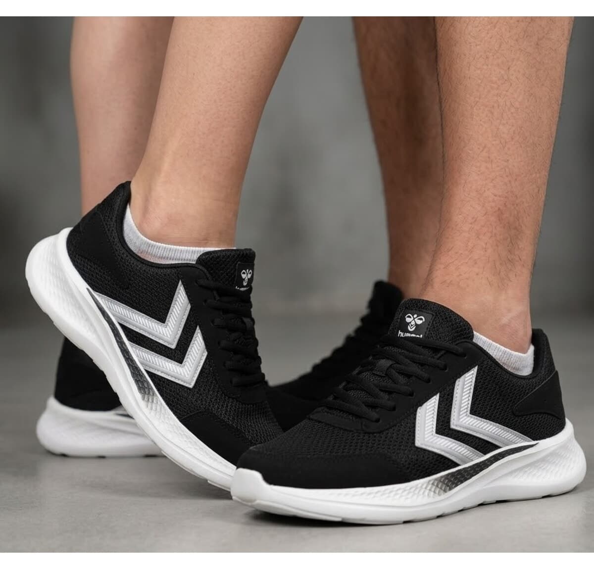 کفش ورزشی یونیسکس hummel سیاه پیادهروی مدل PRF 600 900890 کفش ورزشی یونیسکس hummel سیاه پیادهروی مدل PRF 600 900890