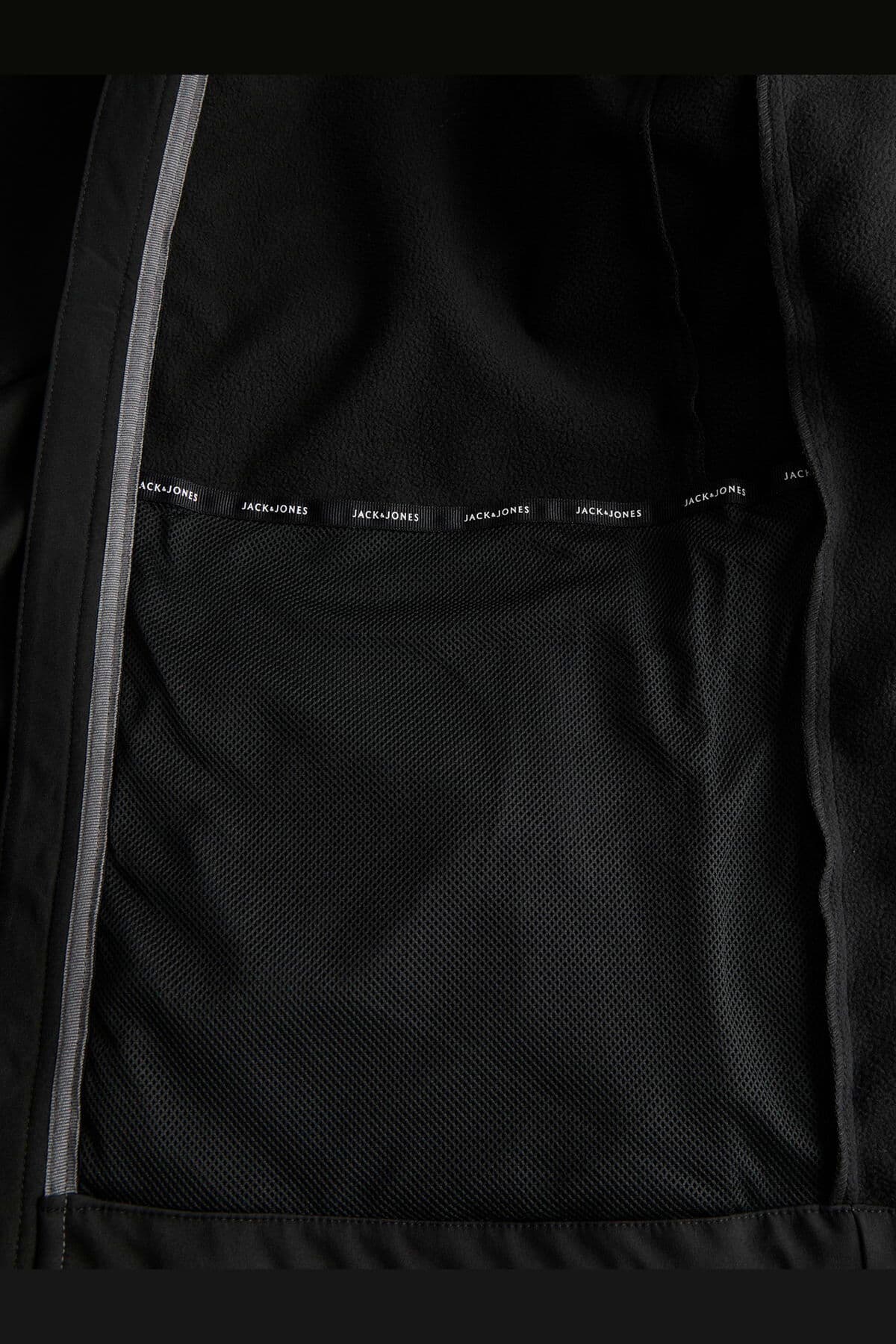 کاپشن مردانه Jack & Jones کاپوشندار سافتشل زیپدار مدل Lupo کاپشن مردانه Jack & Jones کاپوشندار سافتشل زیپدار مدل Lupo