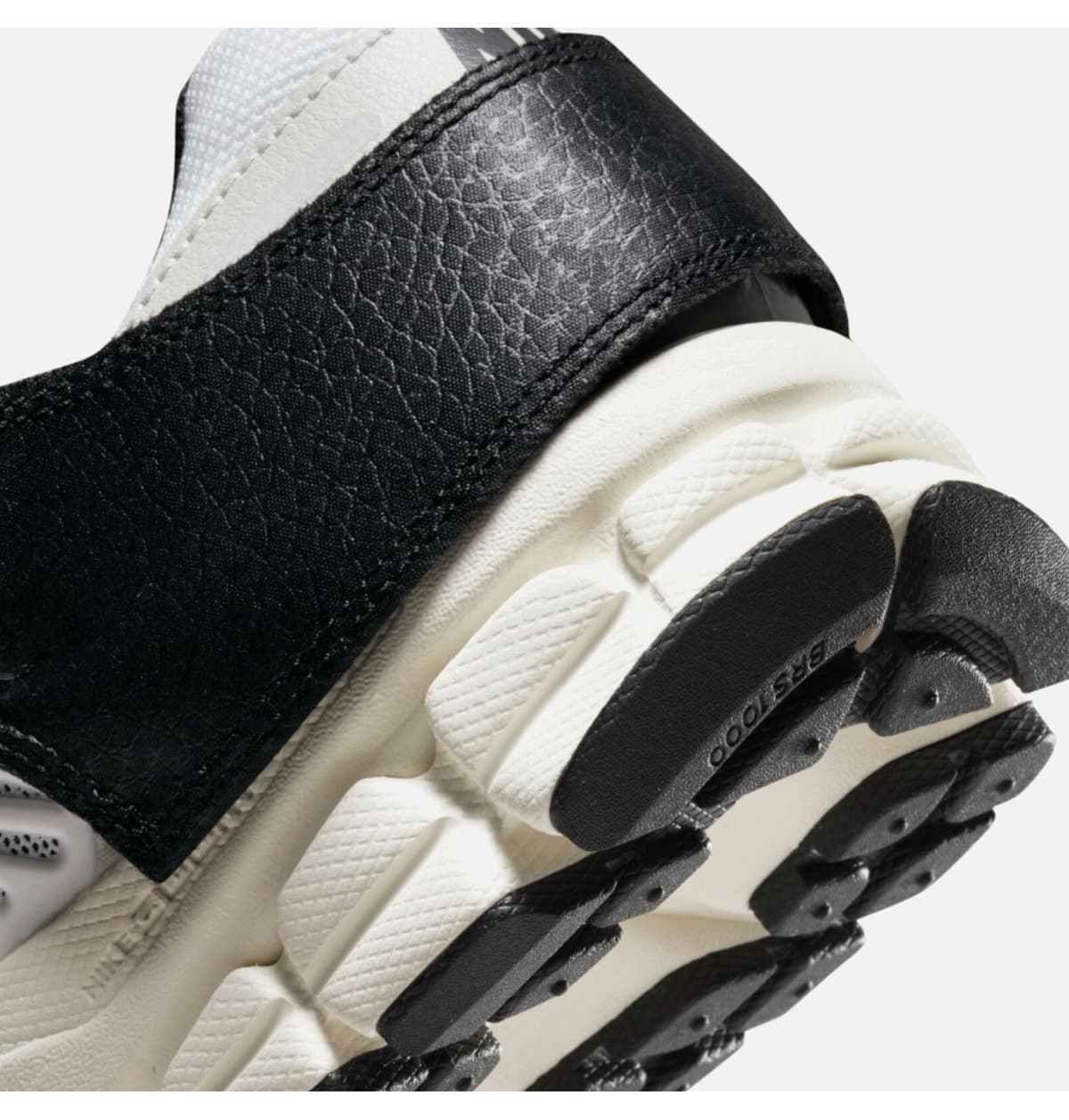 کفش دویدن یونیسکس Nike Zoom Vomero 5 مدل FJ5474 113 کفش دویدن یونیسکس Nike Zoom Vomero 5 مدل FJ5474 113