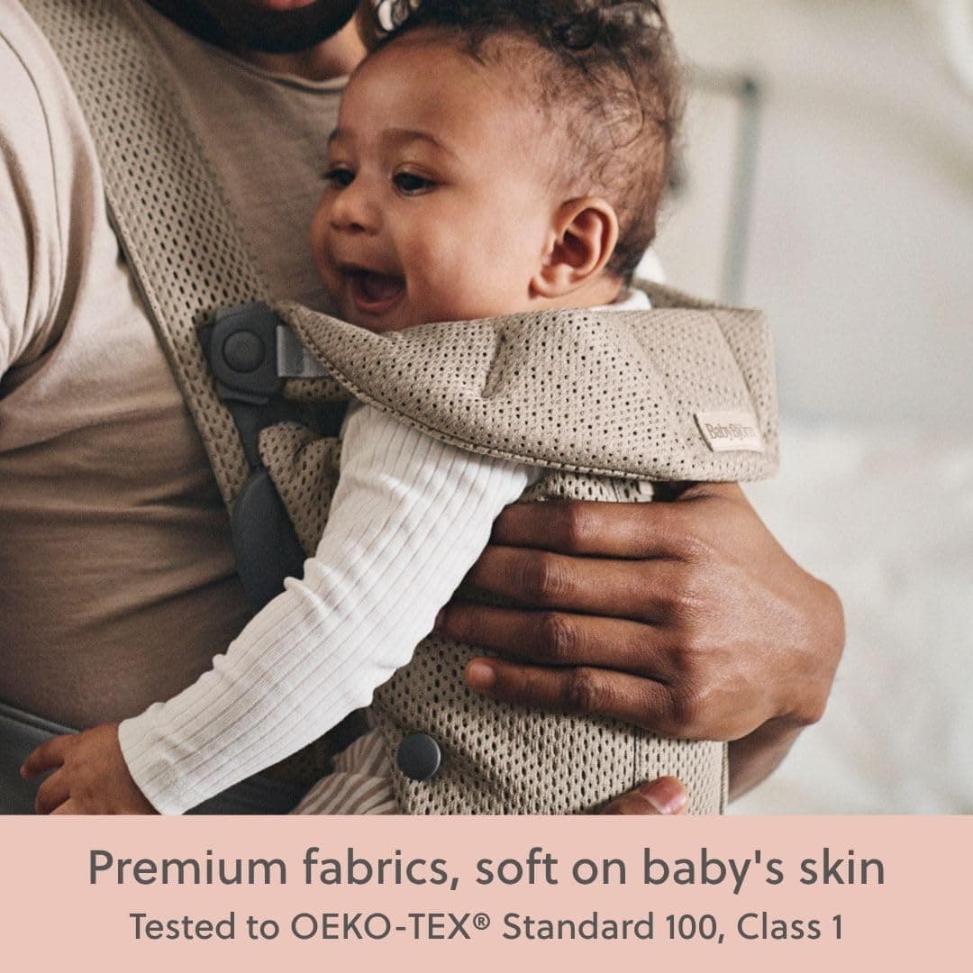 بند حمل نوزاد BabyBjörn مدل Mini با مش سه بعدی خاکستری بژ بند حمل نوزاد BabyBjörn مدل Mini با مش سه بعدی خاکستری بژ