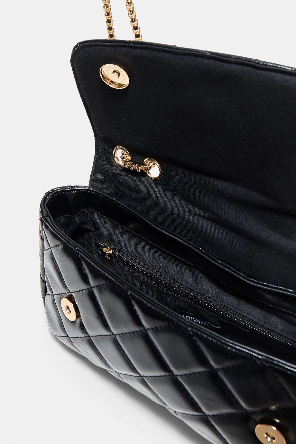کیف کراسبادی زنانه Stradivarius کاپیتونه با بند زنجیری کیف کراسبادی زنانه Stradivarius کاپیتونه با بند زنجیری