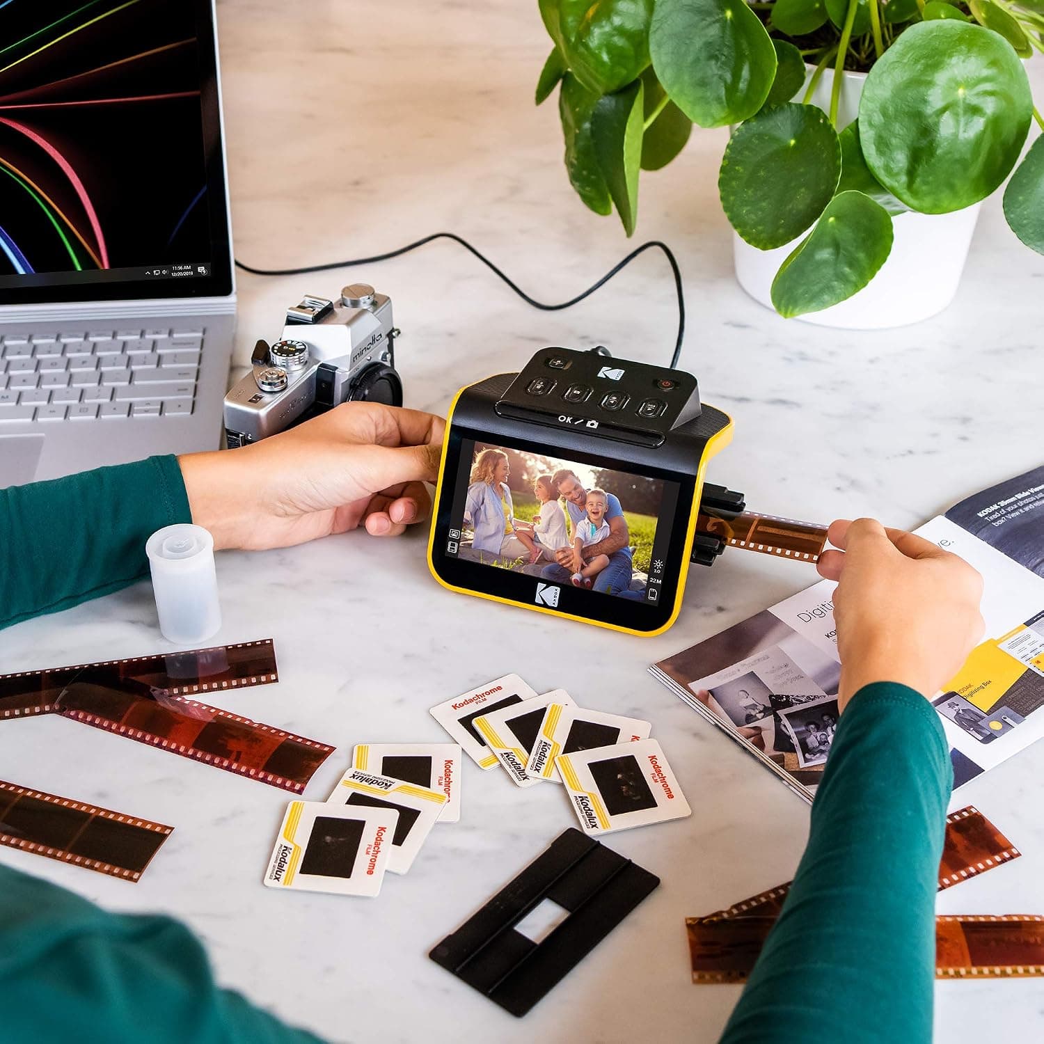 اسکنر فیلم KODAK با صفحه LCD 5 اینچی مدل HYQNG مشکی اسکنر فیلم KODAK با صفحه LCD 5 اینچی مدل HYQNG مشکی