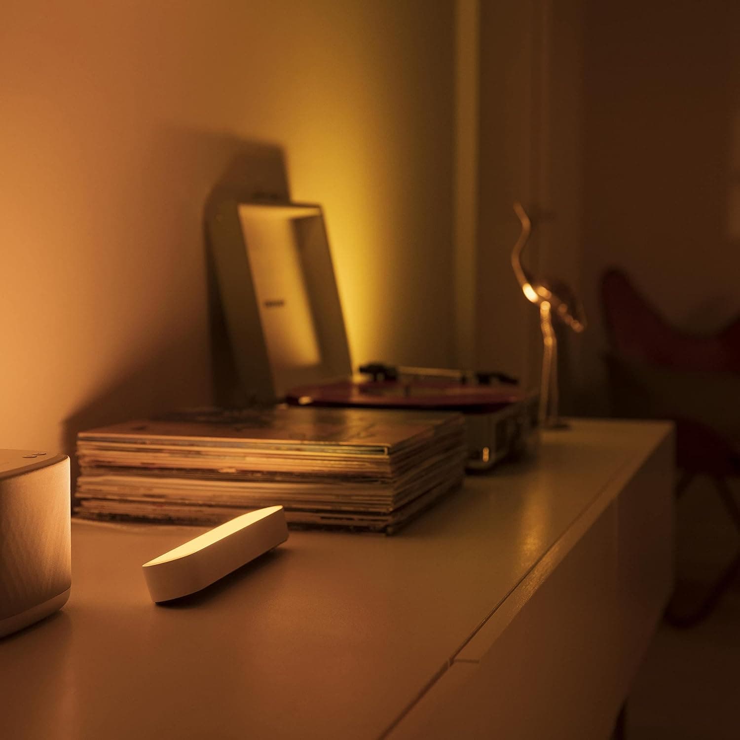 چراغ Philips Hue Play دو عددی سفید با تا ۱۶ میلیون رنگ، کنترل اپلیکیشنی و سازگار با Amazon Alexa چراغ Philips Hue Play دو عددی سفید با تا ۱۶ میلیون رنگ، کنترل اپلیکیشنی و سازگار با Amazon Alexa