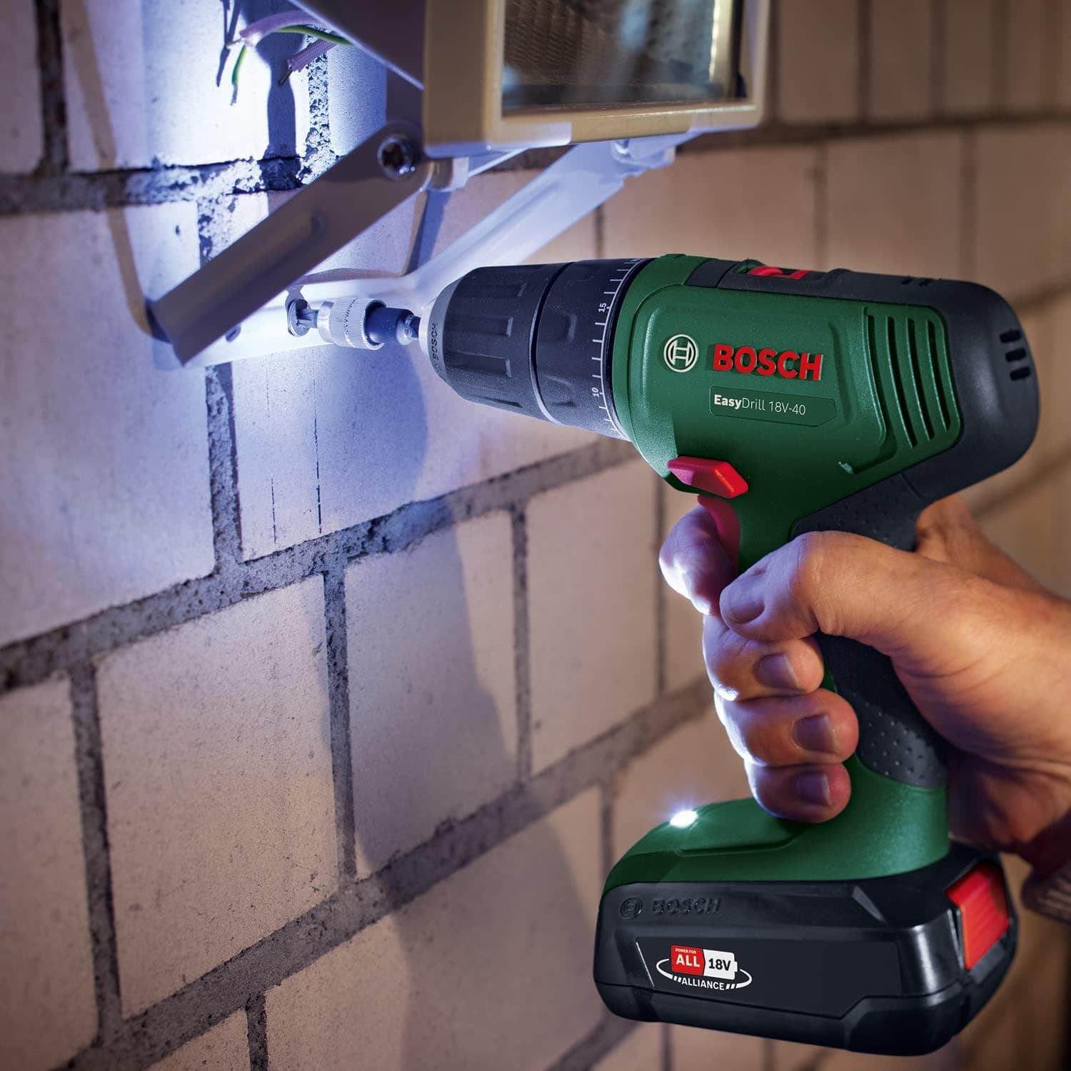 دریل پیچگوشتی شارژی Bosch مدل EasyDrill 18V-40 با باتری 2.0Ah دریل پیچگوشتی شارژی Bosch مدل EasyDrill 18V-40 با باتری 2.0Ah