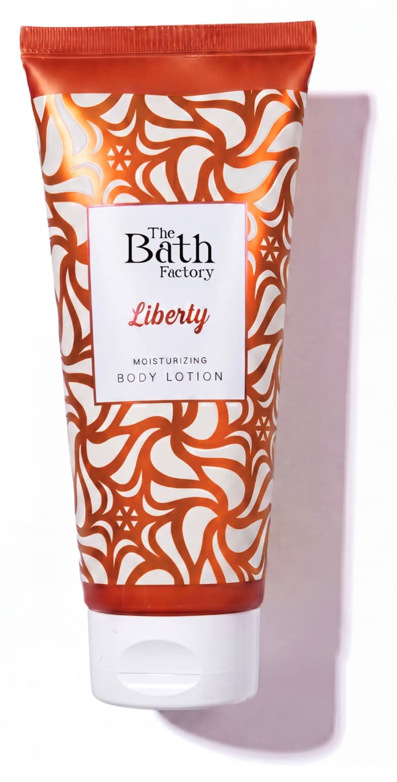 ست عطر Liberty حجم 50 میلیلیتر به همراه لوسیون بدن Liberty حجم 200 میلیلیتر از برند THE BATH FACTORY ست عطر Liberty حجم 50 میلیلیتر به همراه لوسیون بدن Liberty حجم 200 میلیلیتر از برند THE BATH FACTORY
