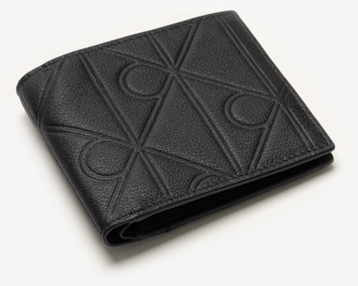 کیف پول مردانه Calvin Klein مشکی XL Emblem AOP Emboss کیف پول مردانه Calvin Klein مشکی XL Emblem AOP Emboss