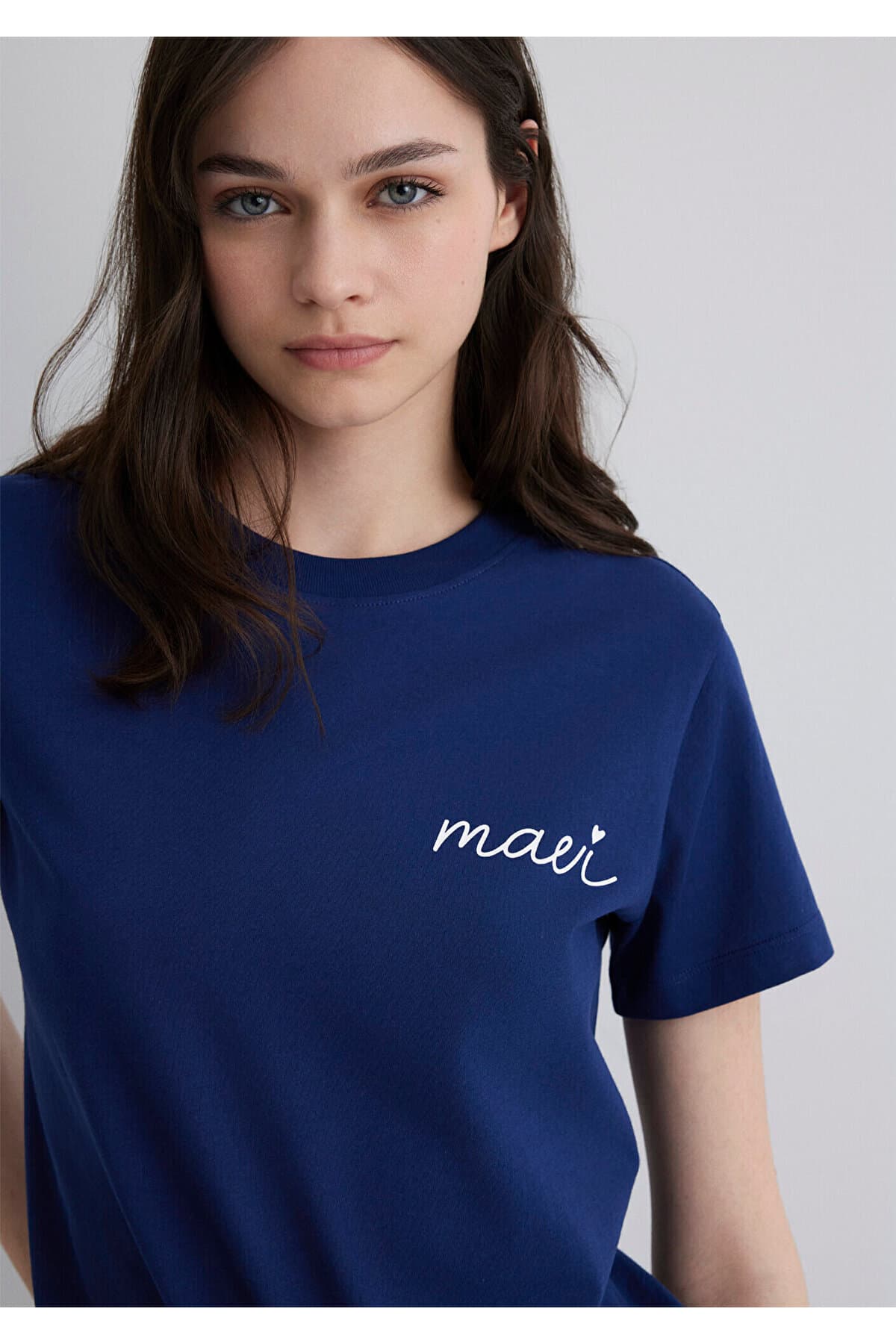 تیشرت زنانه Mavi لوگو چاپی سرمهای فیت نیمه اسلیم مدل 1612962-70722 تیشرت زنانه Mavi لوگو چاپی سرمهای فیت نیمه اسلیم مدل 1612962-70722