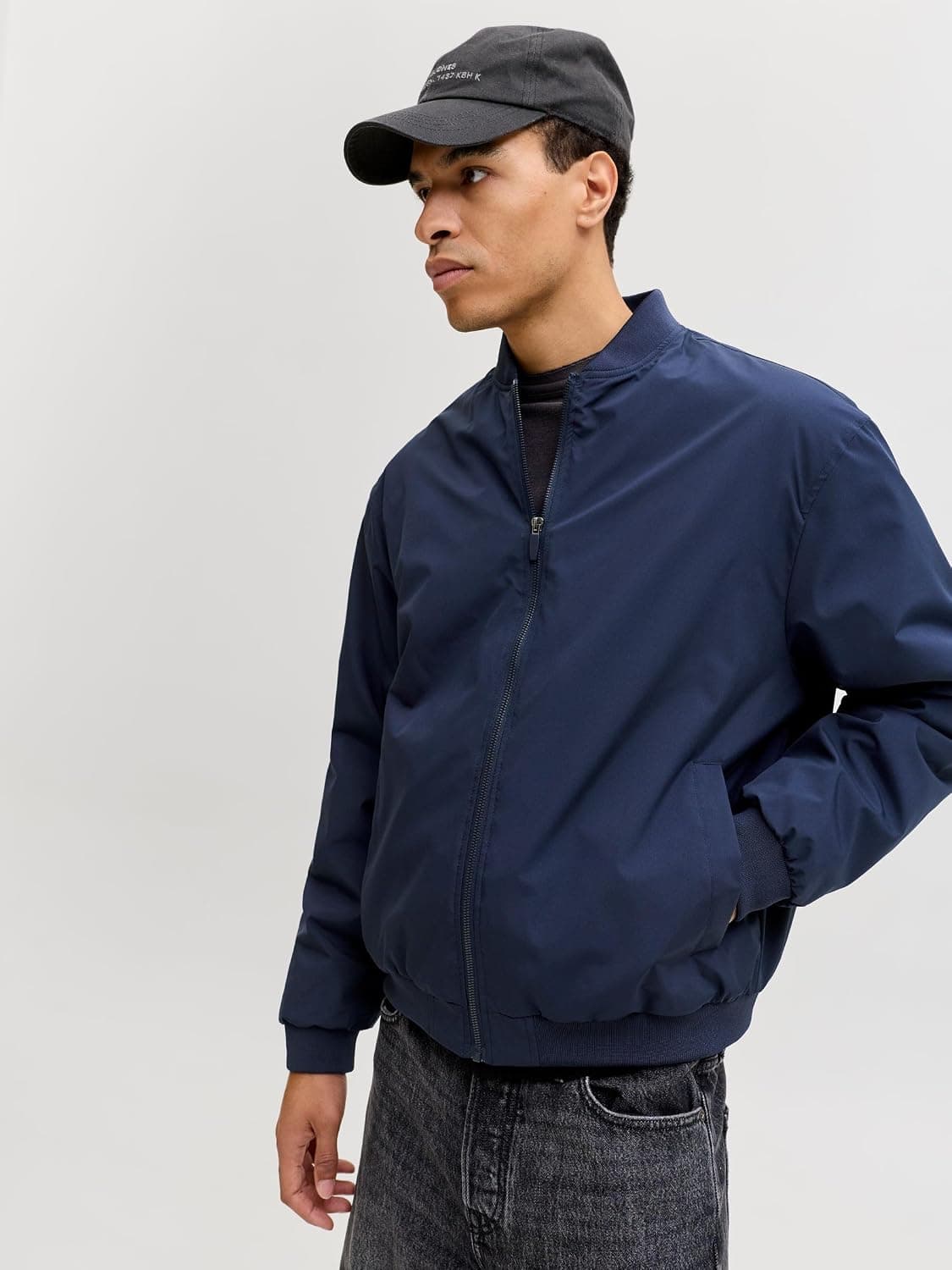 کت بامبر مردانه JACK & JONES سرمهای مدل JJECHARGE سایز M کت بامبر مردانه JACK & JONES سرمهای مدل JJECHARGE سایز M