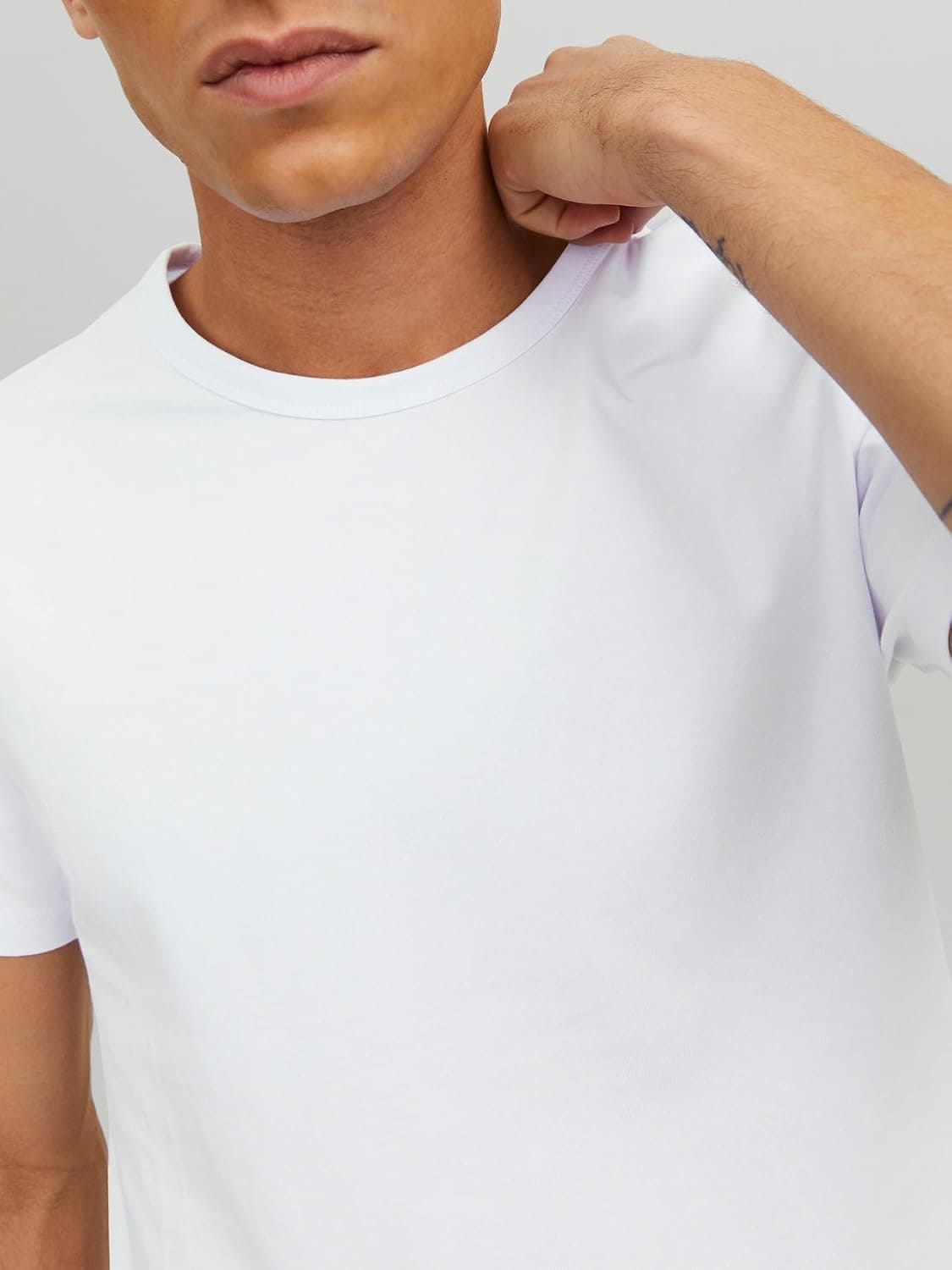 تیشرت مردانه JACK & JONES یقه گرد آستین کوتاه NOOS مدل JJEBASIC تیشرت مردانه JACK & JONES یقه گرد آستین کوتاه NOOS مدل JJEBASIC