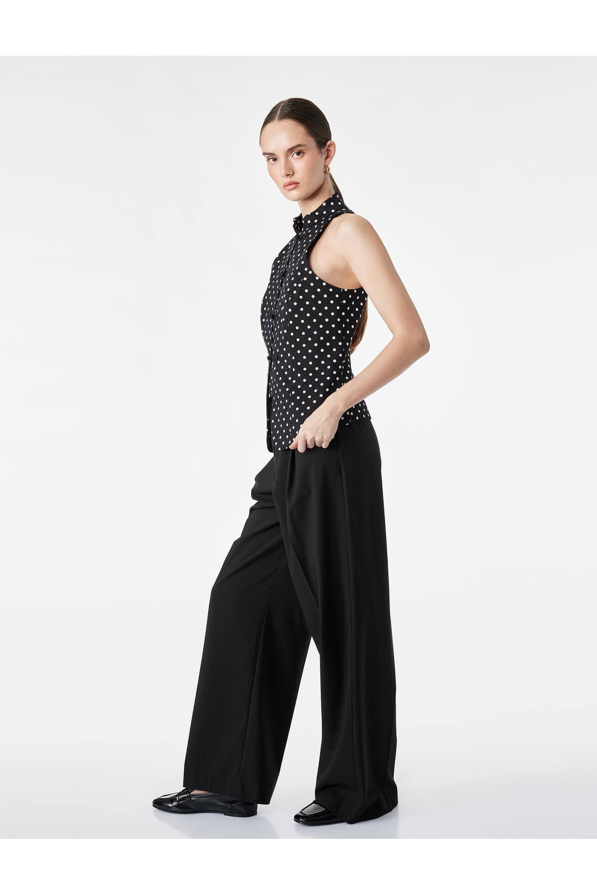 جلیقه زنانه Koton بدون آستین با دکمههای تزئینی خالدار یقه Mandarin Qipao جلیقه زنانه Koton بدون آستین با دکمههای تزئینی خالدار یقه Mandarin Qipao