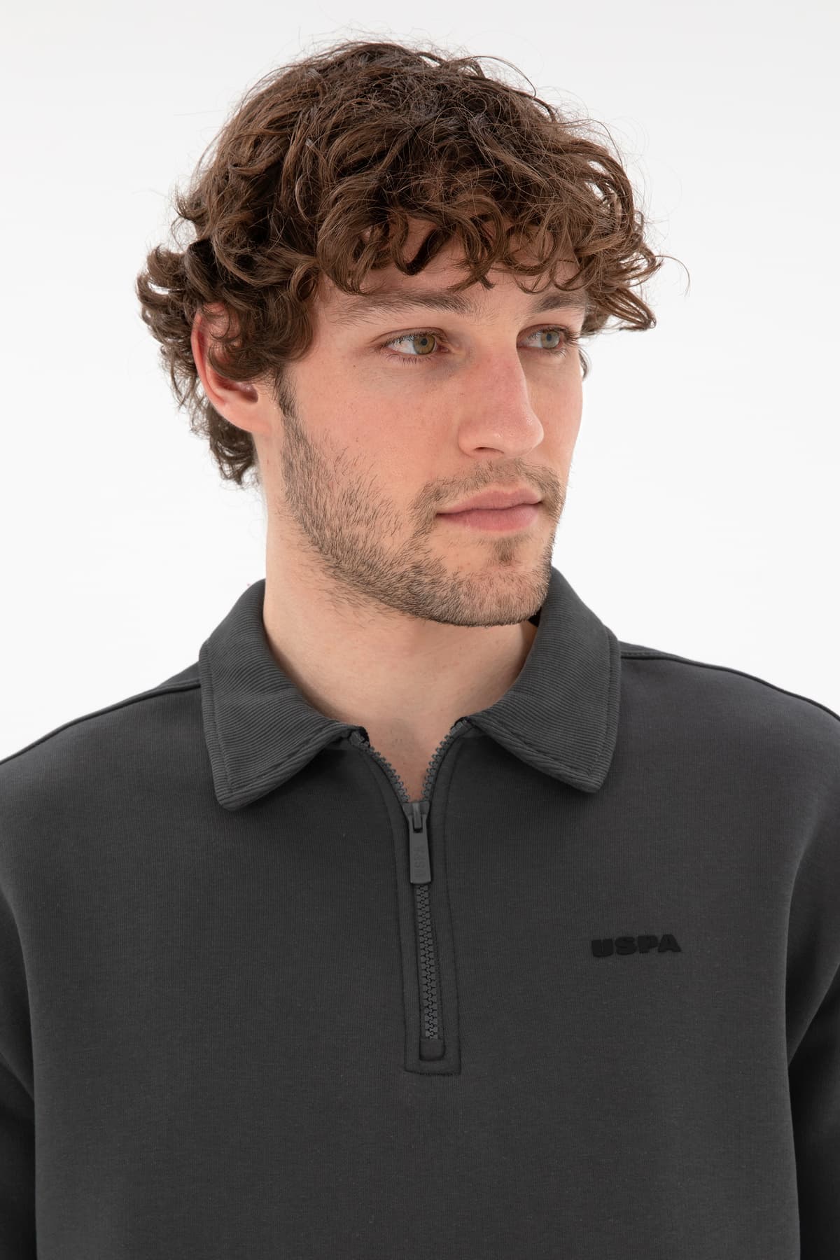 سویشرت مردانه U.S. Polo Assn. فیت راحت نیمزیپ زغالی ساده مدل 50298265-VR006 سویشرت مردانه U.S. Polo Assn. فیت راحت نیمزیپ زغالی ساده مدل 50298265-VR006