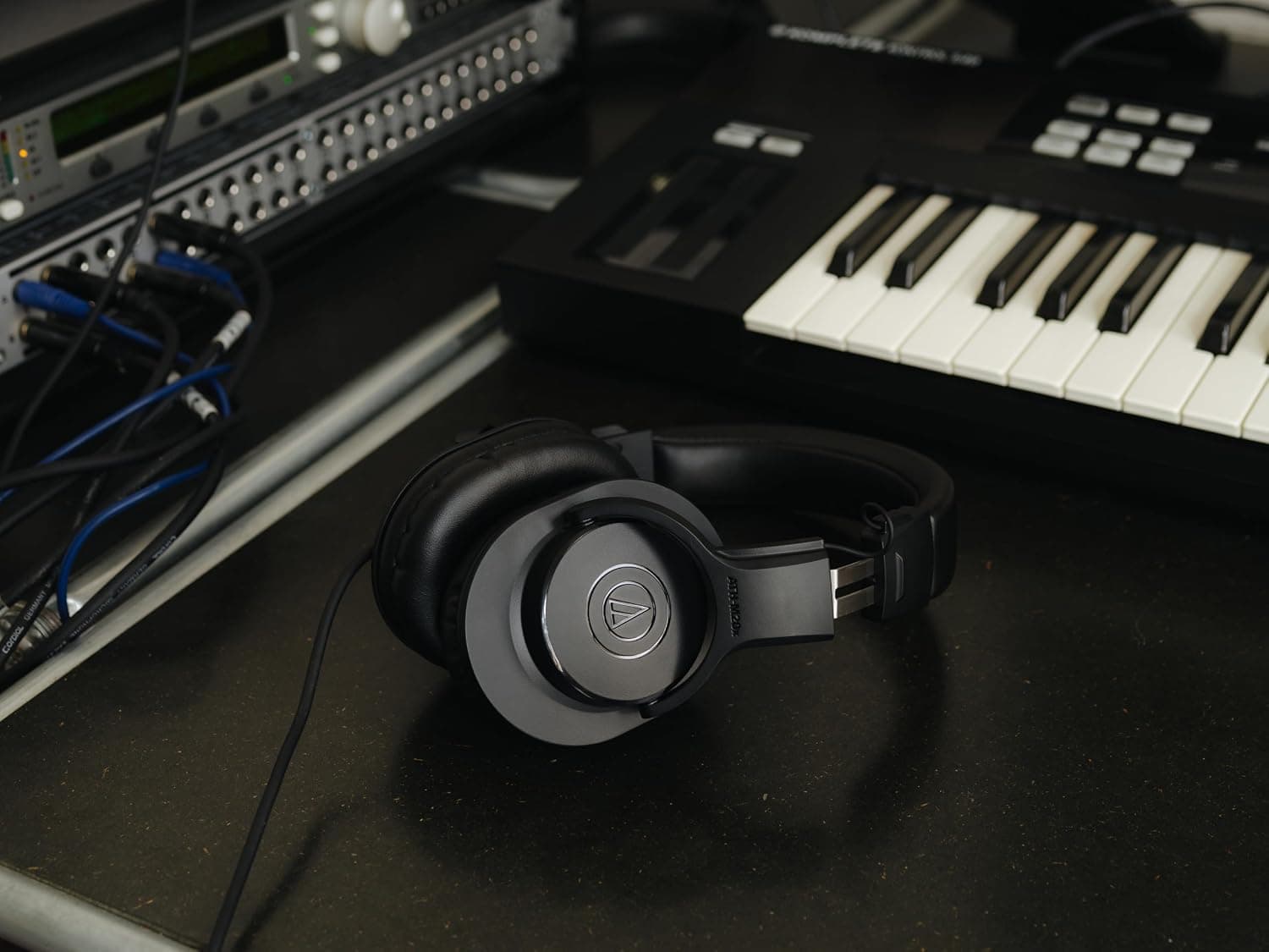هدفون مانیتورینگ استودیویی حرفهای Audio-Technica مدل ATH-M20X مشکی هدفون مانیتورینگ استودیویی حرفهای Audio-Technica مدل ATH-M20X مشکی