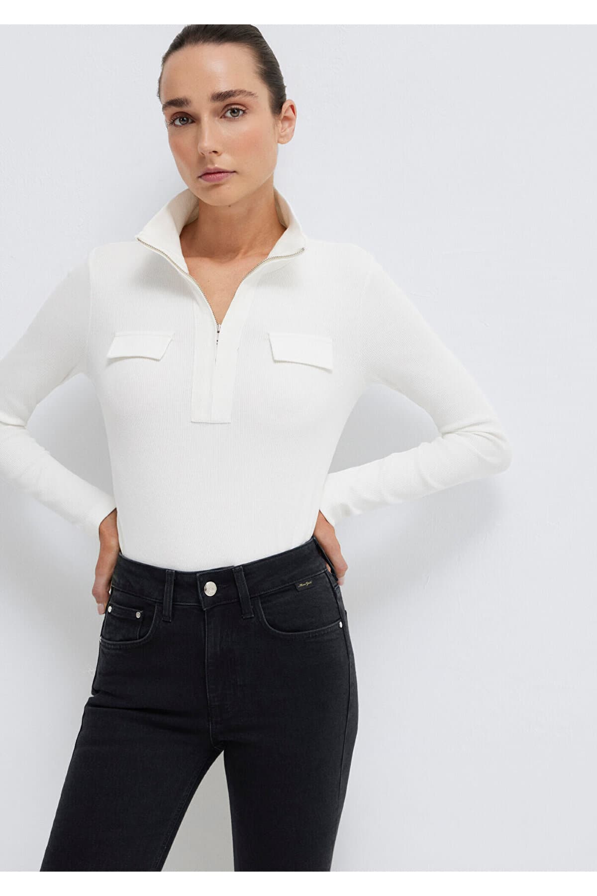 تیشرت زنانه Mavi یقه ایستاده کرم Slim Fit مدل 1613748-70057 تیشرت زنانه Mavi یقه ایستاده کرم Slim Fit مدل 1613748-70057