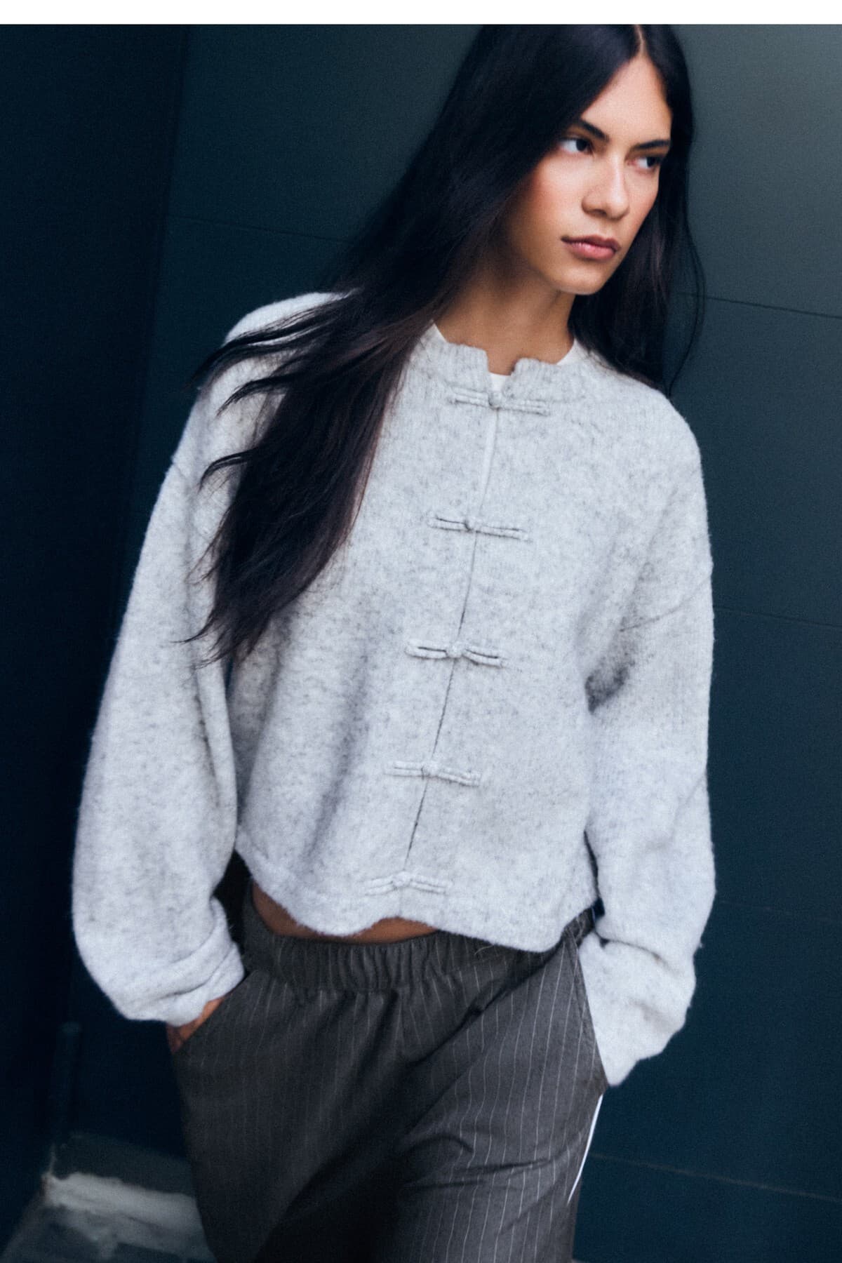 هیرکا زنانه Bershka یقه گرد تزئینی دکمهدار هیرکا زنانه Bershka یقه گرد تزئینی دکمهدار