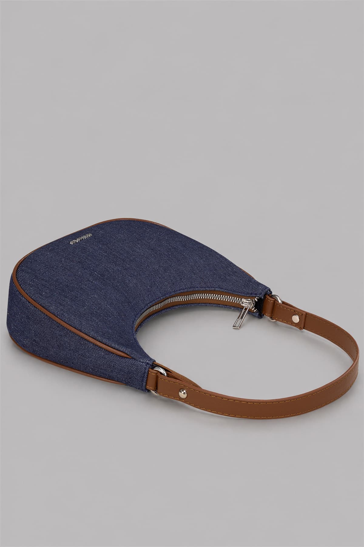 کیف دوشی هوبو زنانه Housebags Urban Denim با بند چرم PU کنتراست کیف دوشی هوبو زنانه Housebags Urban Denim با بند چرم PU کنتراست