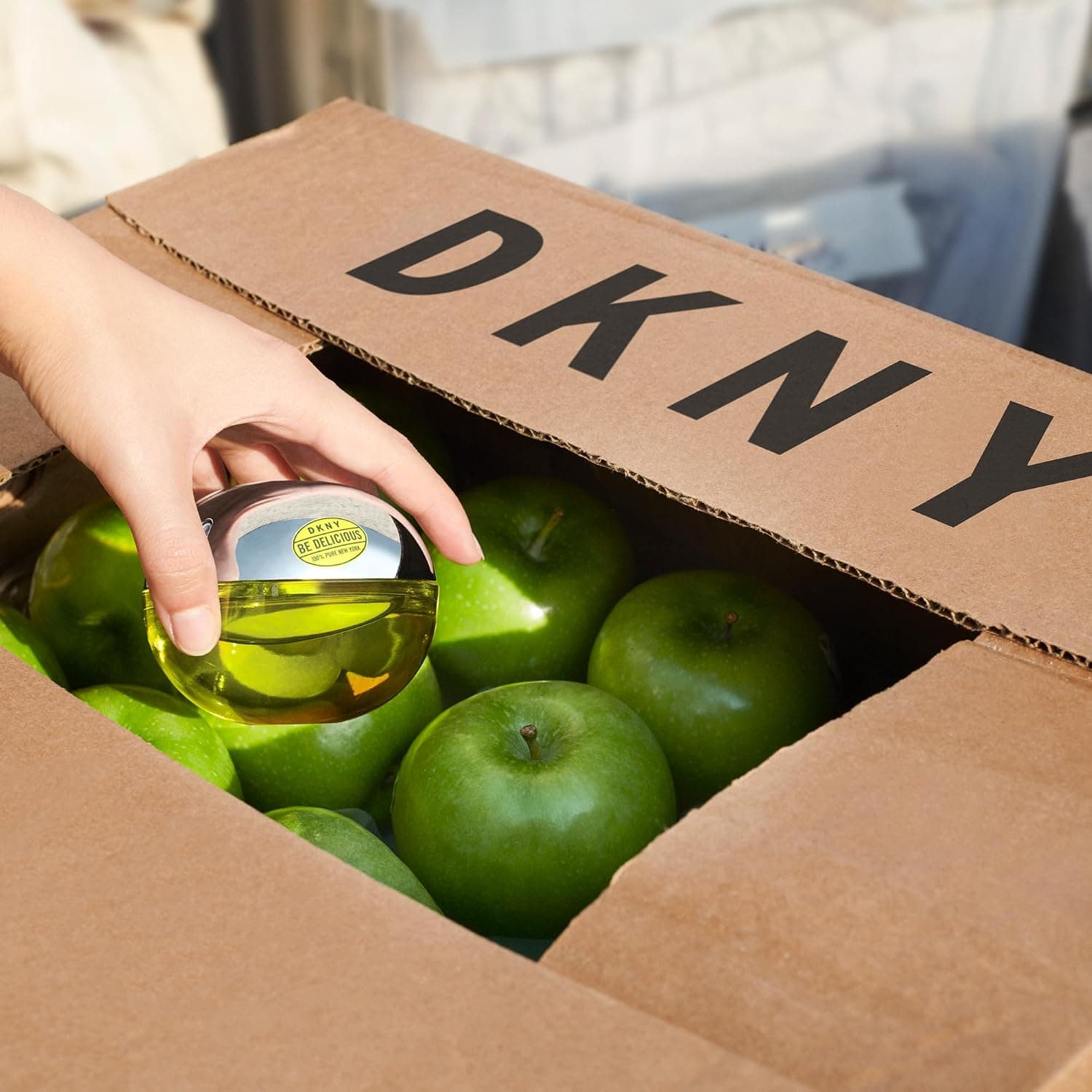 عطر ادوپرفیوم زنانه DKNY Be Delicious 100 ml عطر ادوپرفیوم زنانه DKNY Be Delicious 100 ml